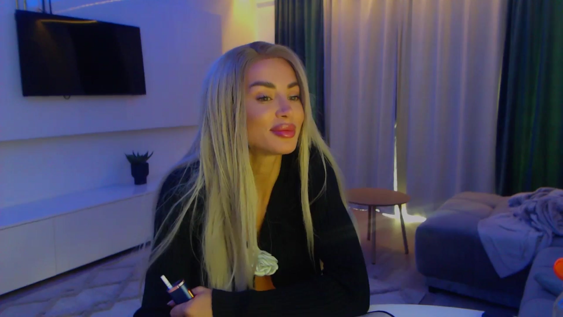 Gallery image thumbnail from Qu33n's myfreecams stream on, 01/16/2026, 09:11 image 18 of 20