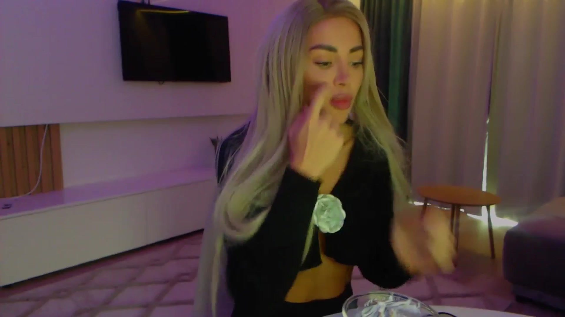 Gallery image thumbnail from Qu33n's myfreecams stream on, 01/16/2026, 09:11 image 3 of 20