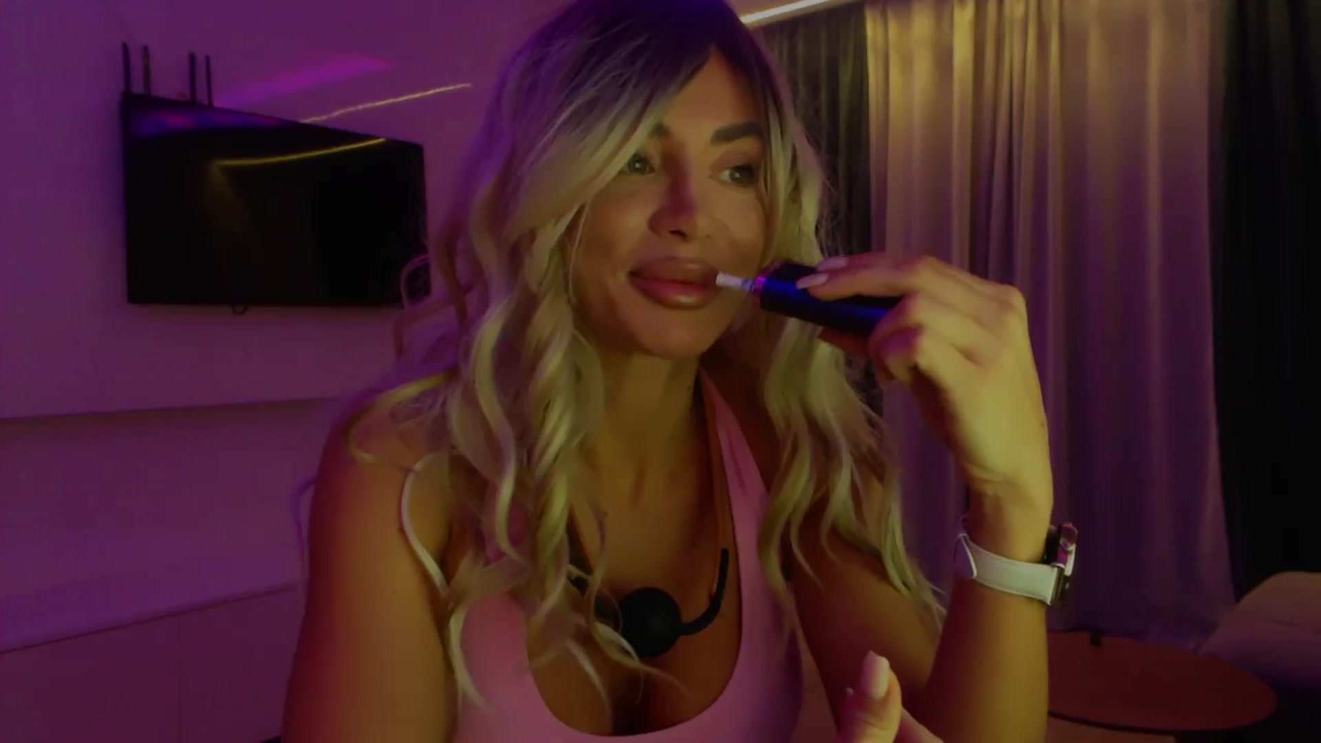 Gallery image thumbnail from Qu33n's myfreecams stream on, 02/02/2026, 21:17 image 9 of 20
