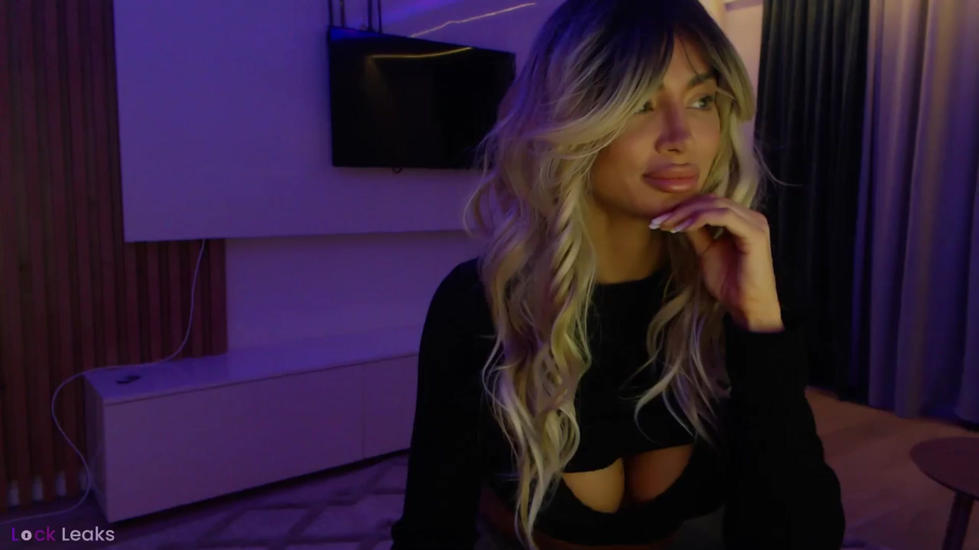 Gallery image thumbnail from Qu33n's myfreecams stream on, 02/05/2026, 17:43 image 11 of 20
