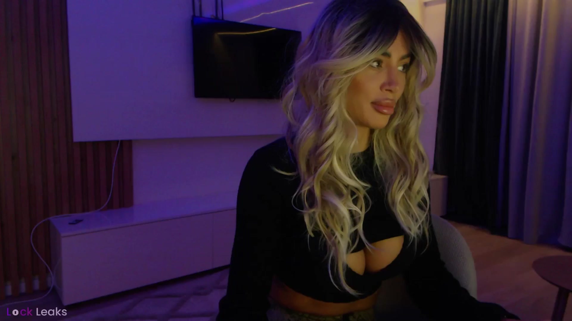 Gallery image thumbnail from Qu33n's myfreecams stream on, 02/05/2026, 17:43 image 1 of 20