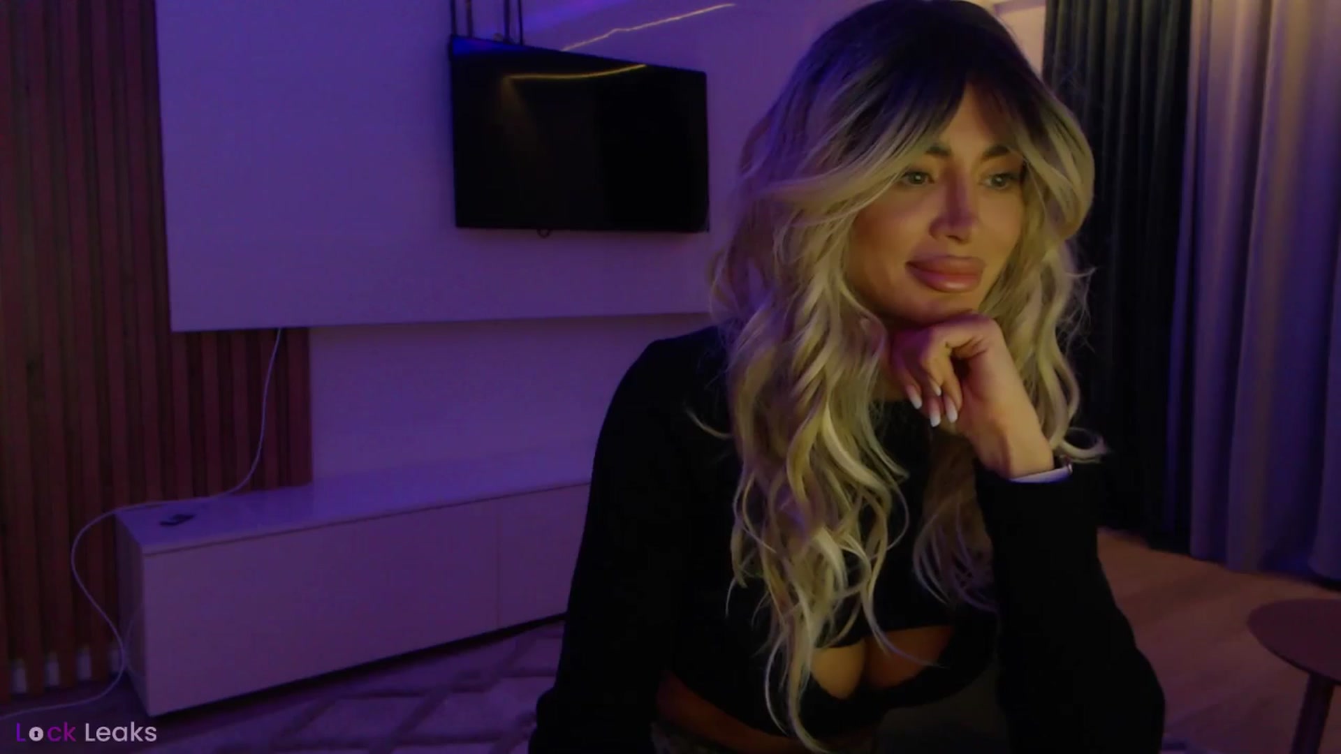 Gallery image thumbnail from Qu33n's myfreecams stream on, 02/05/2026, 17:43 image 5 of 20