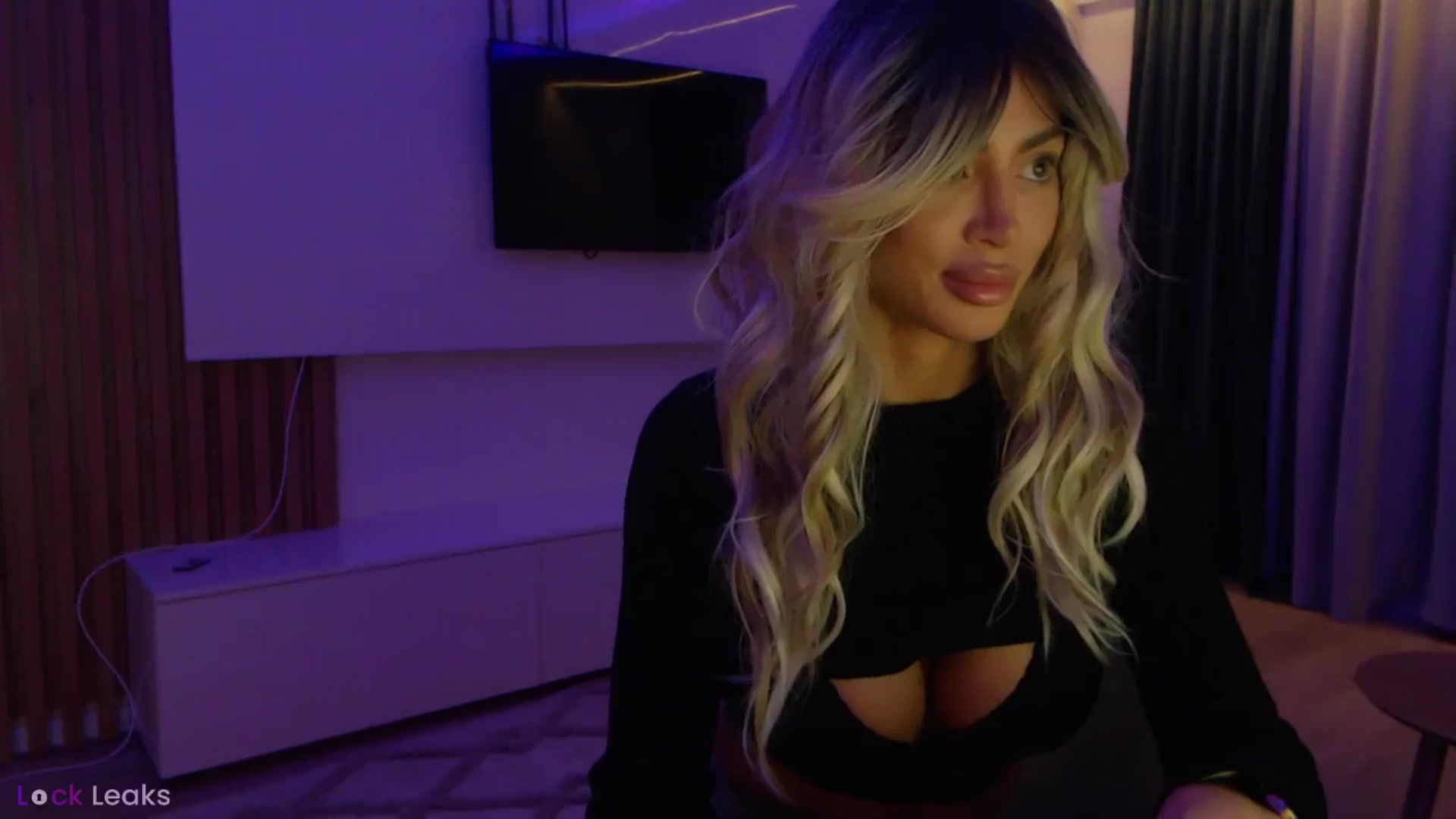 Gallery image thumbnail from Qu33n's myfreecams stream on, 02/05/2026, 17:43 image 9 of 20