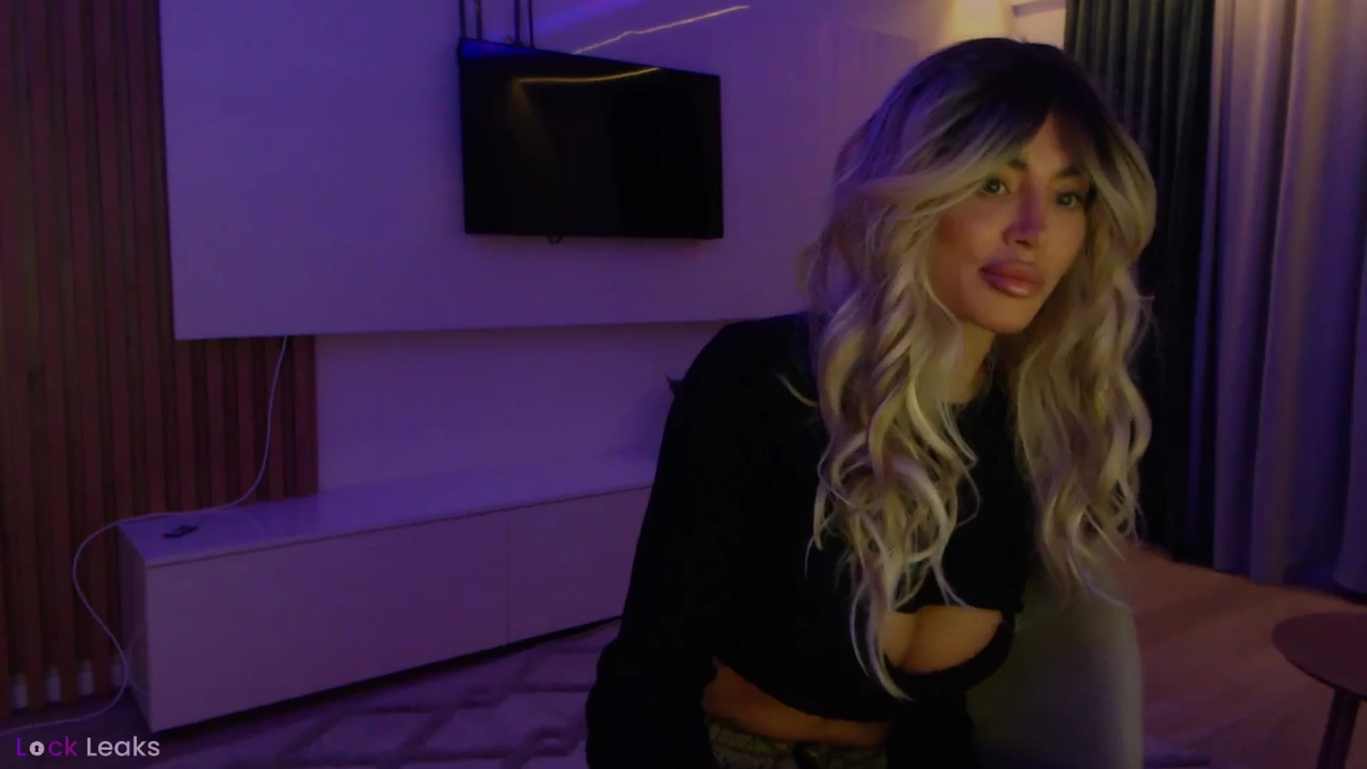 Gallery image thumbnail from Qu33n's myfreecams stream on, 02/05/2026, 17:43 image 4 of 20