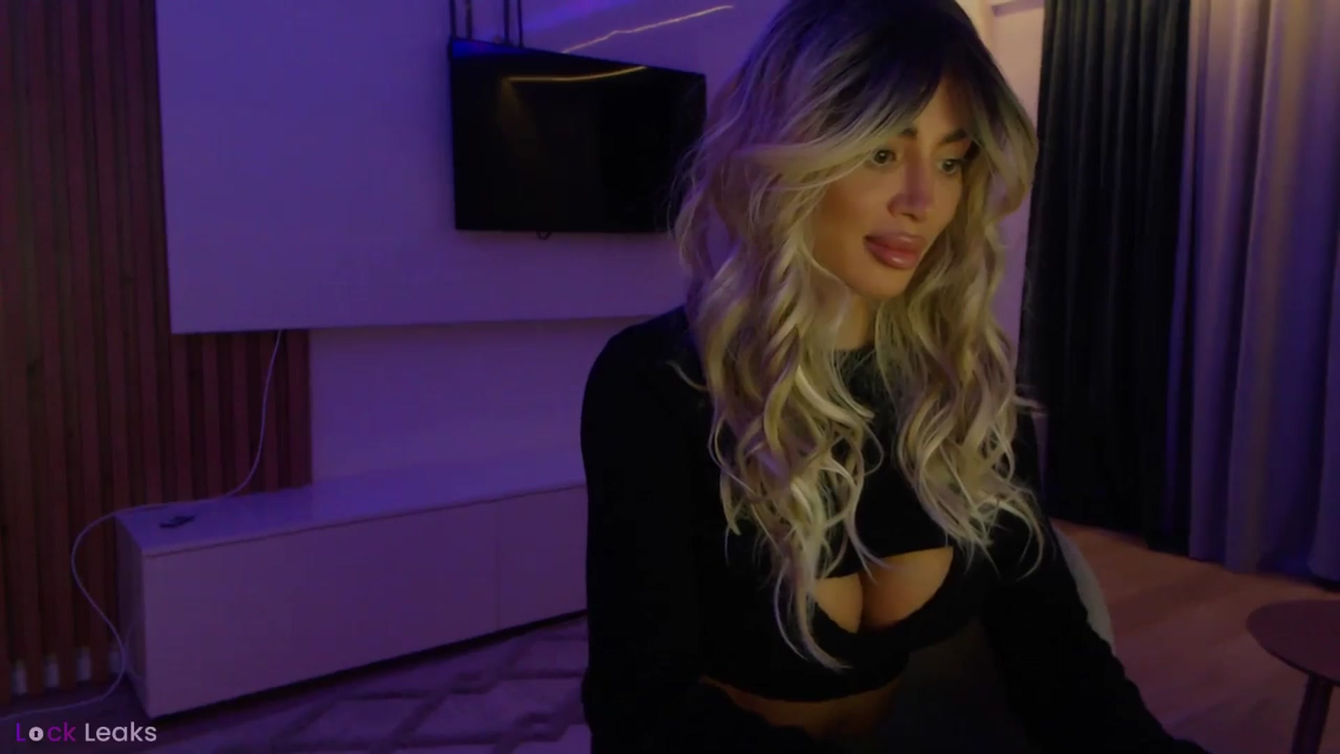 Gallery image thumbnail from Qu33n's myfreecams stream on, 02/05/2026, 17:43 image 6 of 20