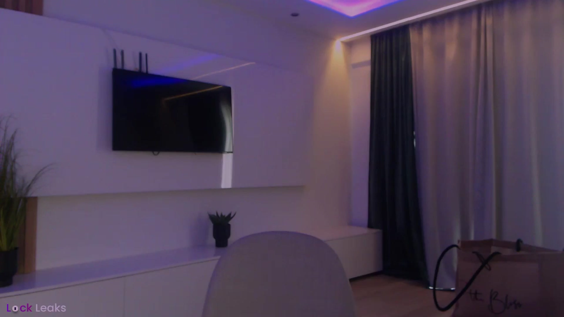 Gallery image thumbnail from Qu33n's myfreecams stream on, 02/10/2026, 10:21 image 12 of 20