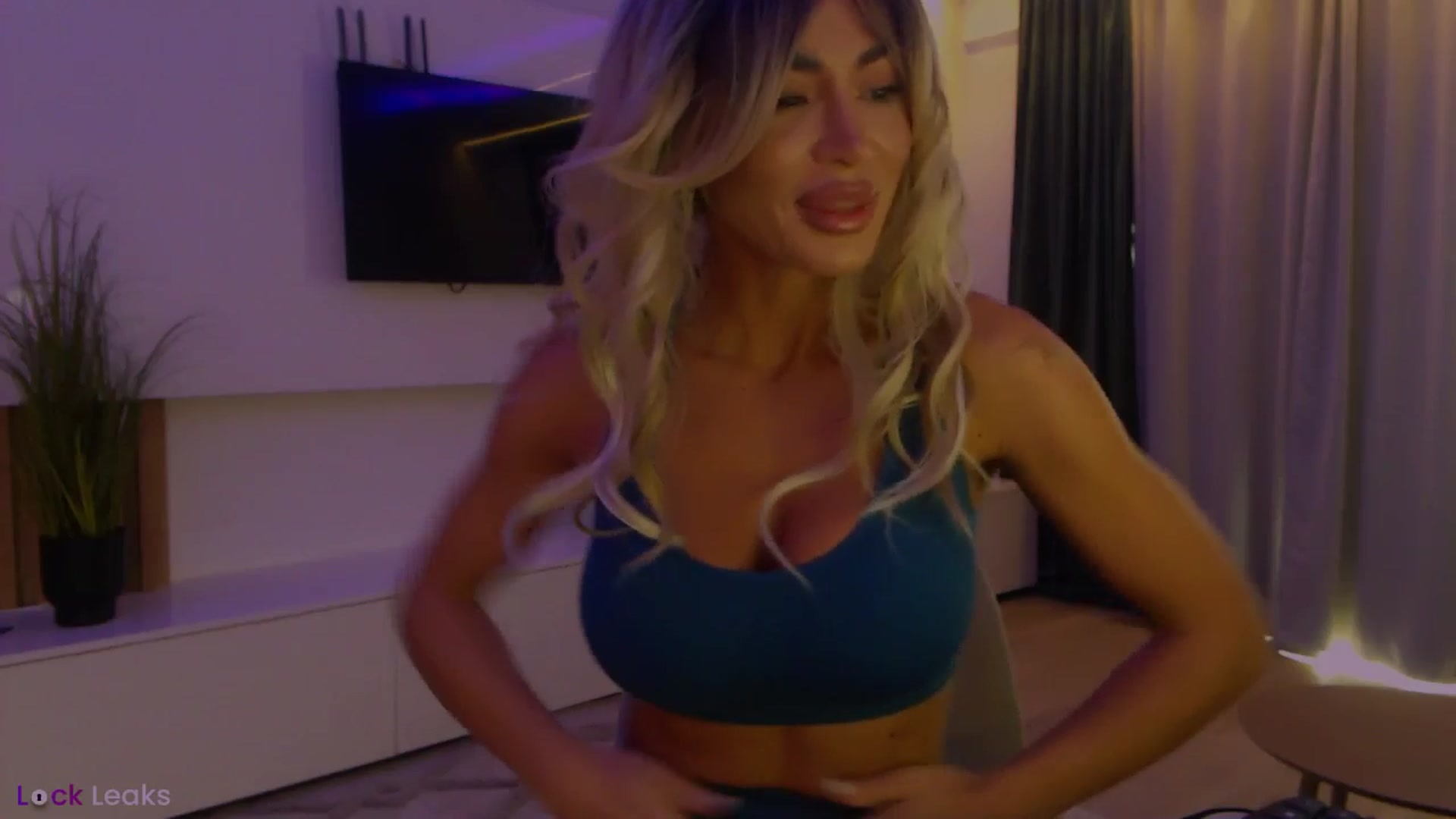 Gallery image thumbnail from Qu33n's myfreecams stream on, 02/11/2026, 08:44 image 4 of 20