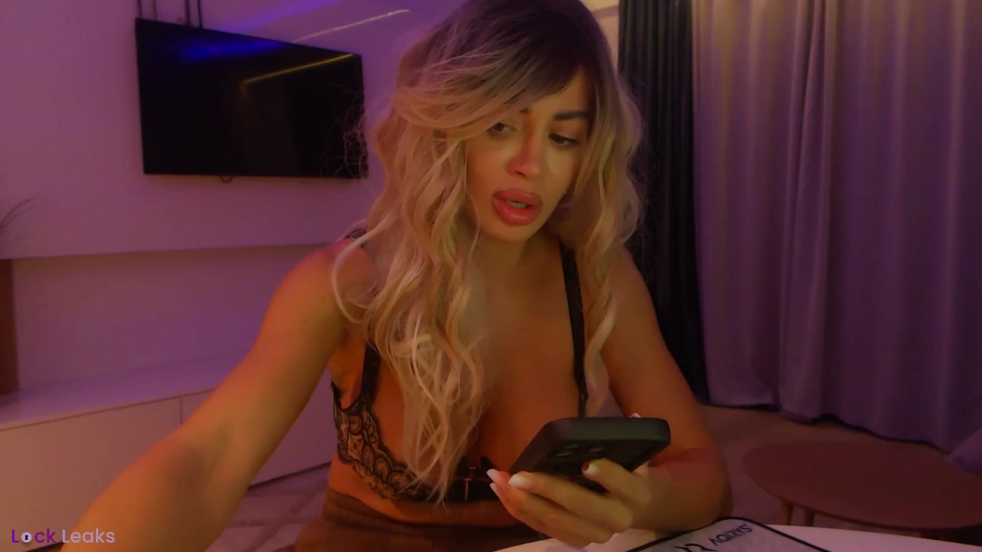 Gallery image thumbnail from Qu33n's myfreecams stream on, 02/12/2026, 19:06 image 11 of 20
