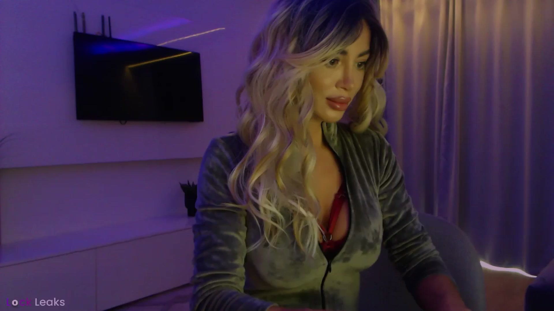 Gallery image thumbnail from Qu33n's myfreecams stream on, 02/14/2026, 08:44 image 2 of 20