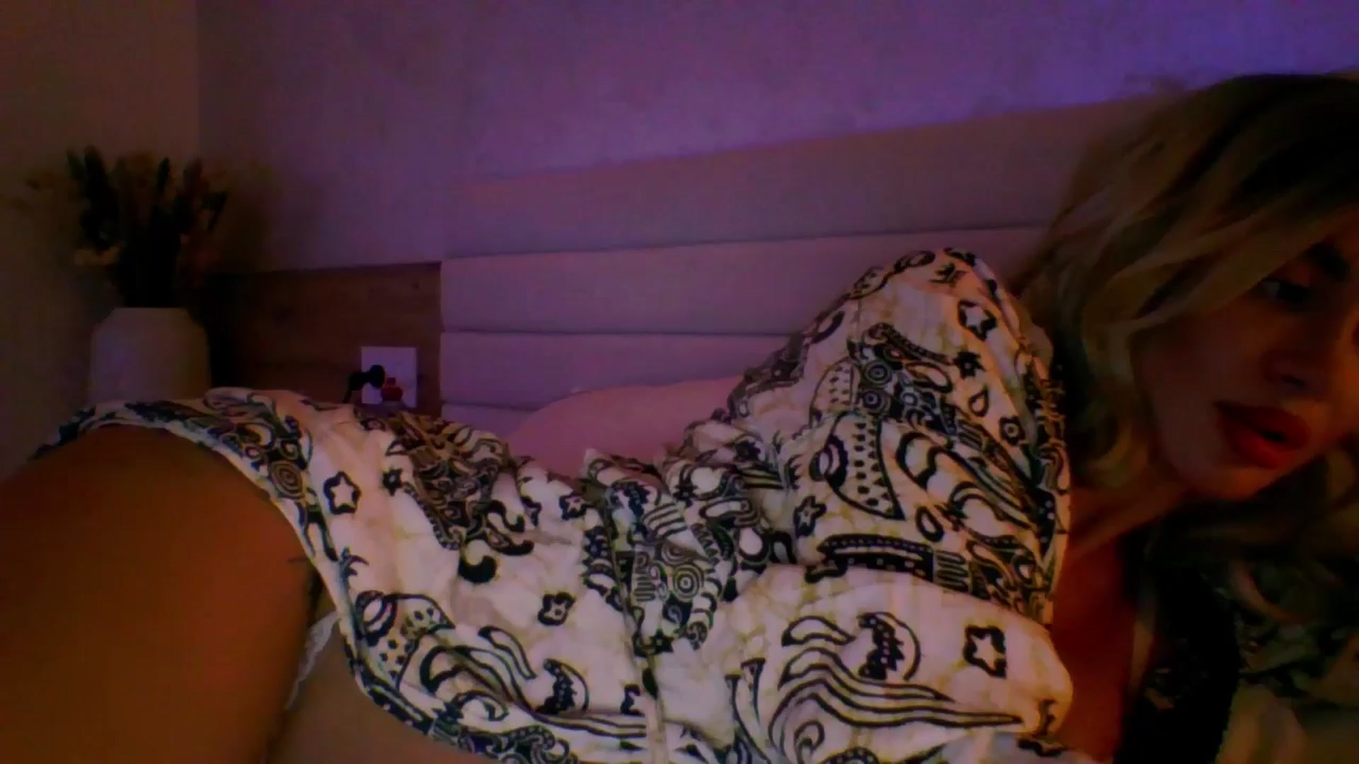 Gallery image thumbnail from Qu33n's myfreecams stream on, 02/22/2026, 20:20 image 6 of 20