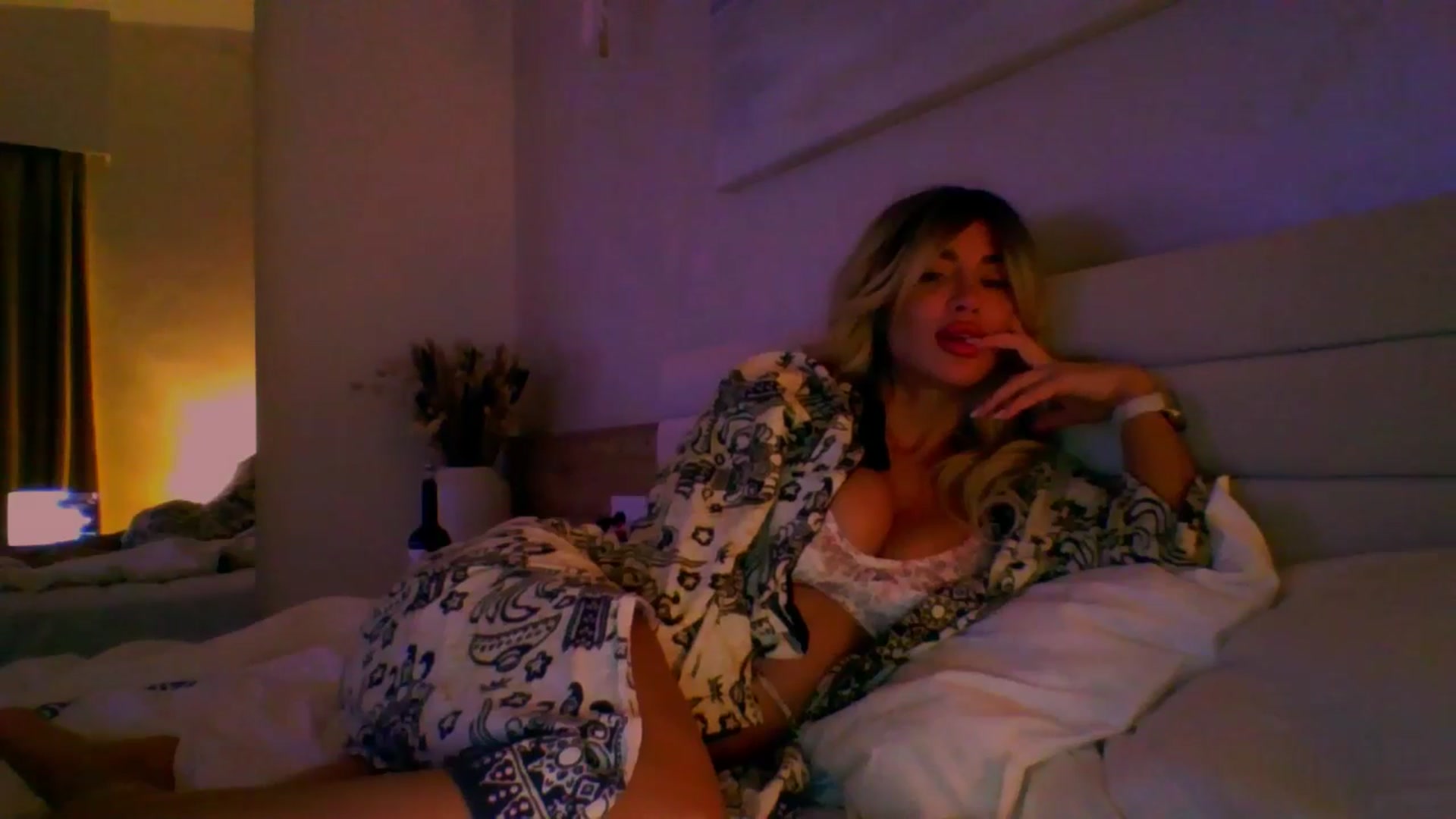 Gallery image thumbnail from Qu33n's myfreecams stream on, 02/22/2026, 20:20 image 12 of 20