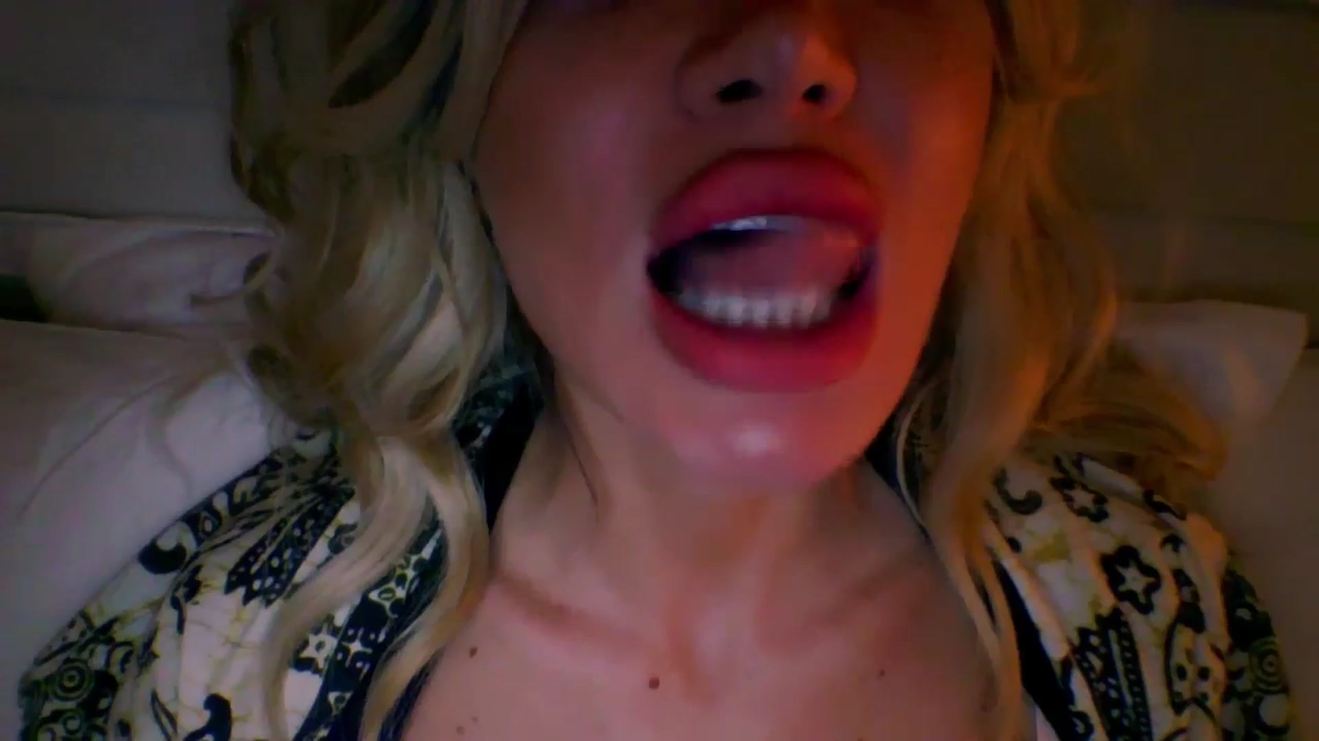 Gallery image thumbnail from Qu33n's myfreecams stream on, 02/22/2026, 20:20 image 13 of 20