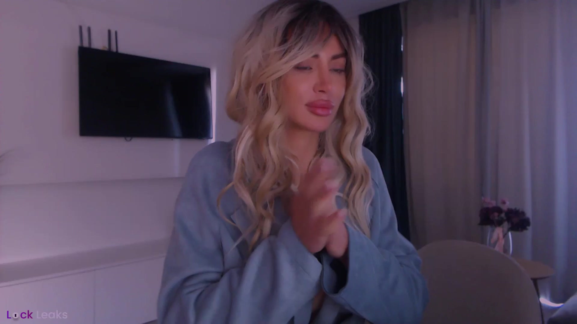 Gallery image thumbnail from Qu33n's myfreecams stream on, 02/26/2026, 11:15 image 3 of 20