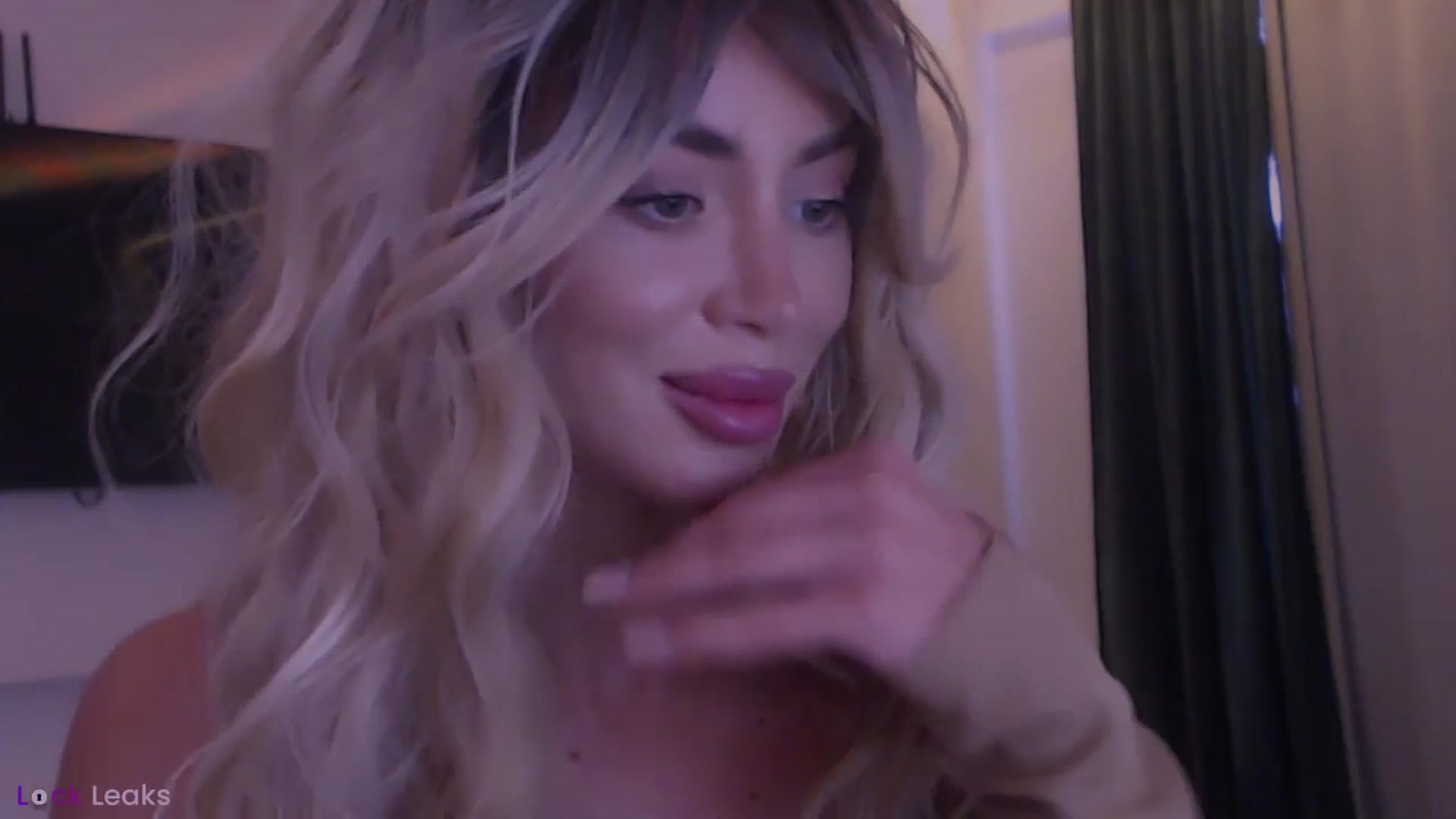 Gallery image thumbnail from Qu33n's myfreecams stream on, 02/27/2026, 10:06 image 18 of 20