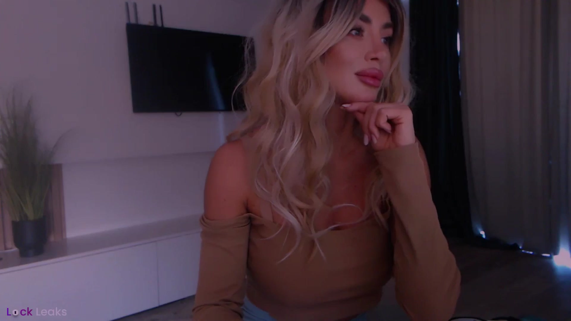 Gallery image thumbnail from Qu33n's myfreecams stream on, 02/27/2026, 10:06 image 14 of 20