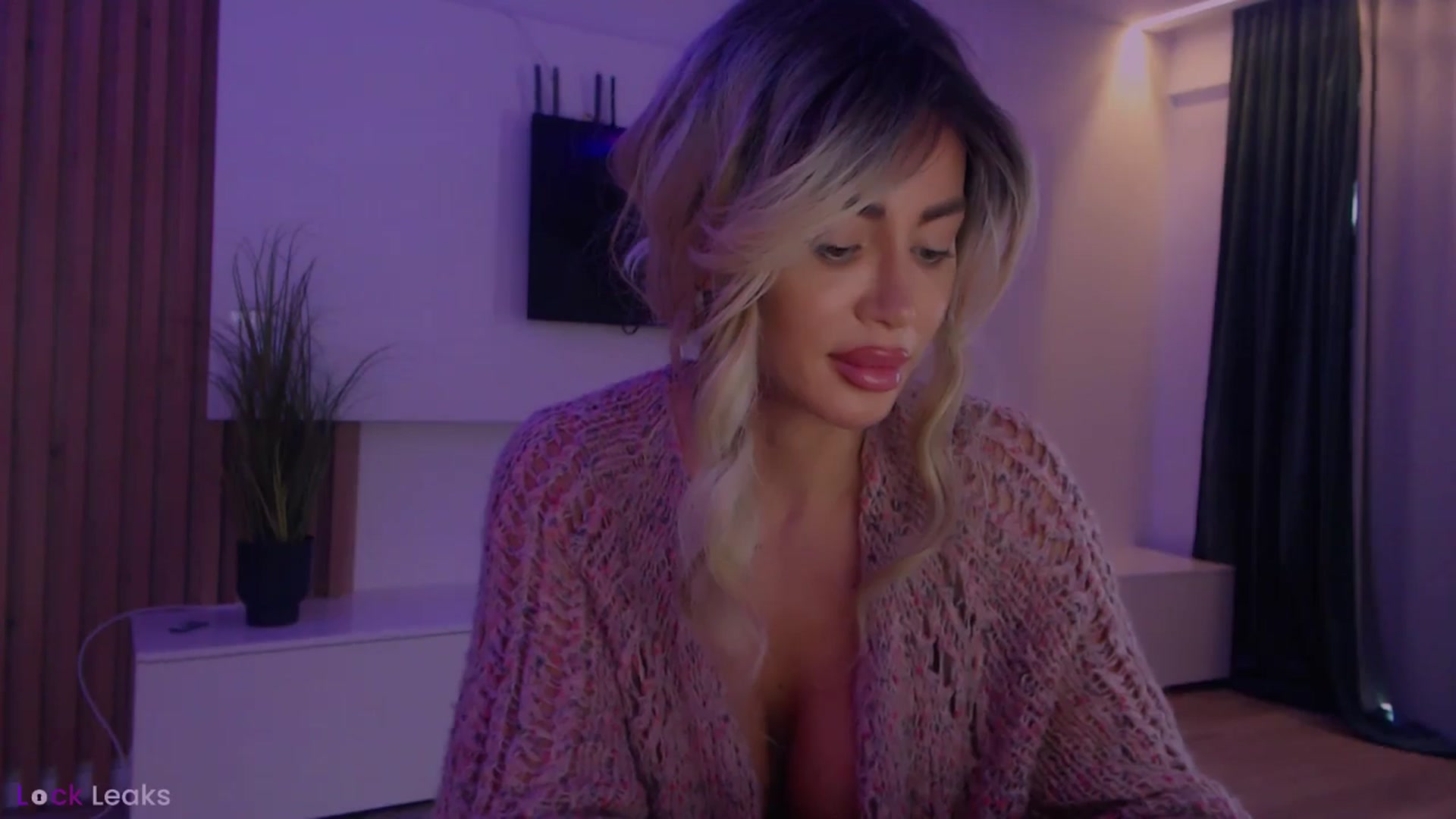 Gallery image thumbnail from Qu33n's myfreecams stream on, 03/19/2026, 07:44 image 2 of 20