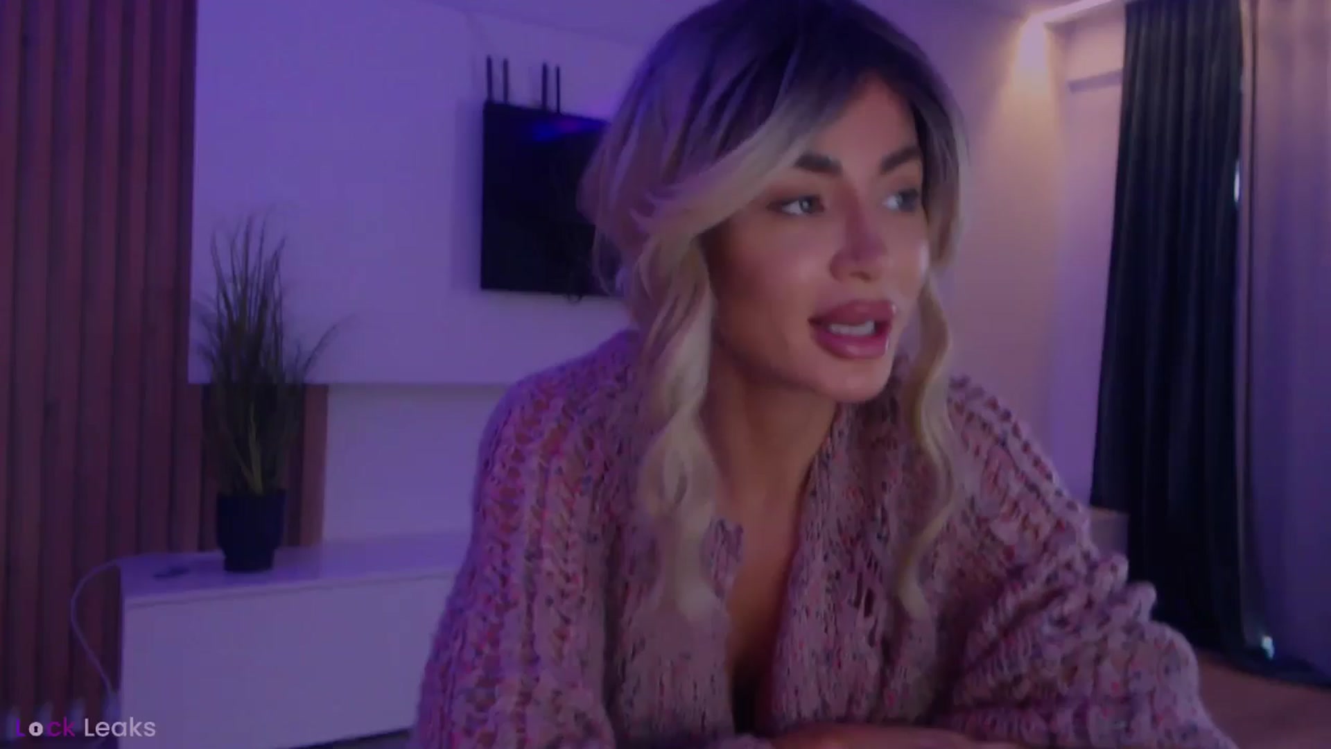 Gallery image thumbnail from Qu33n's myfreecams stream on, 03/19/2026, 07:44 image 13 of 20