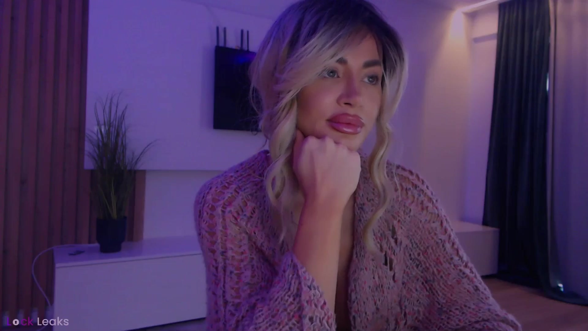 Gallery image thumbnail from Qu33n's myfreecams stream on, 03/19/2026, 07:44 image 7 of 20