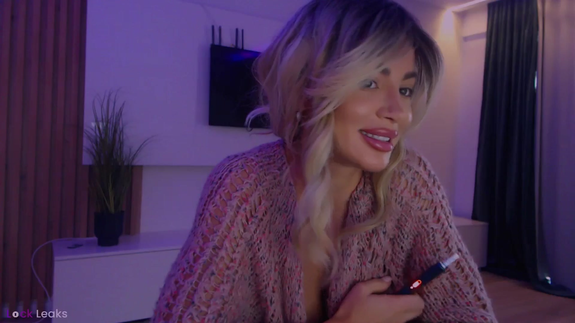 Gallery image thumbnail from Qu33n's myfreecams stream on, 03/19/2026, 07:44 image 4 of 20
