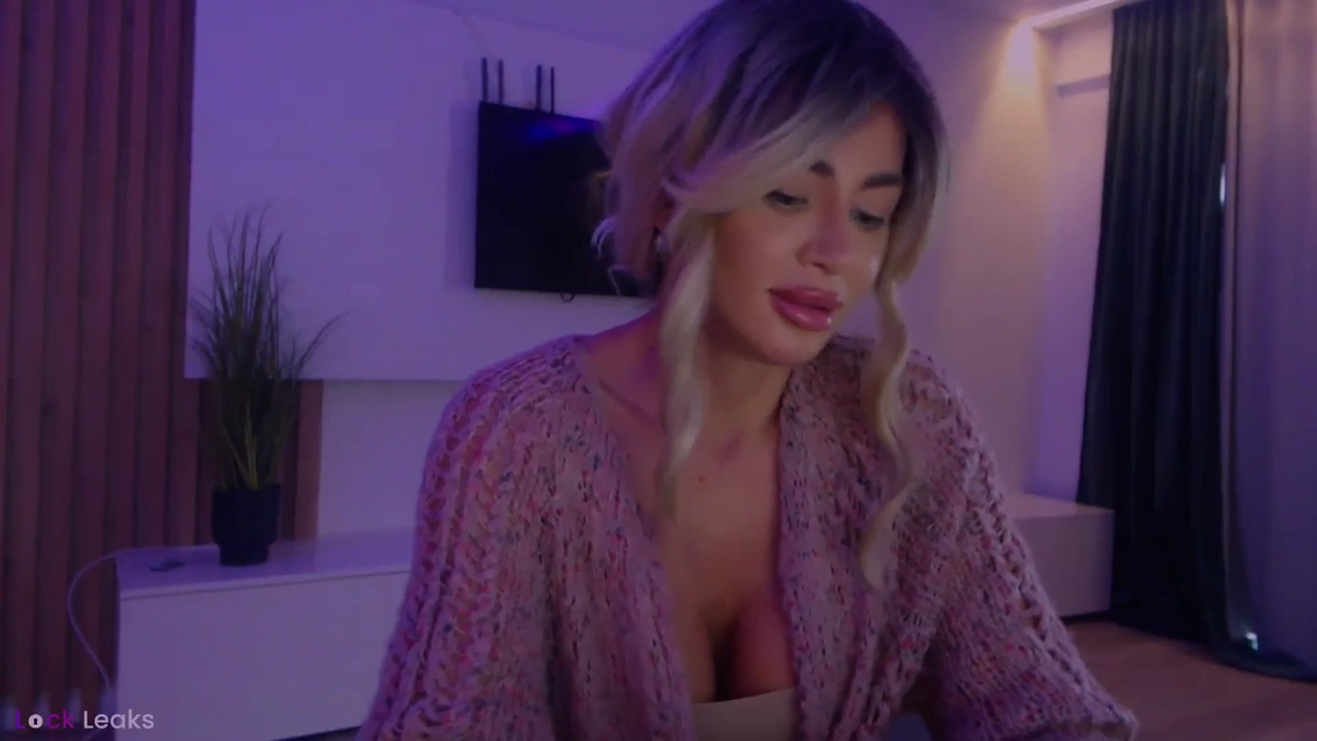Gallery image thumbnail from Qu33n's myfreecams stream on, 03/19/2026, 07:44 image 17 of 20