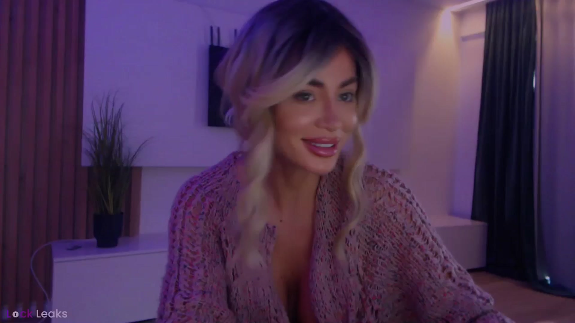 Gallery image thumbnail from Qu33n's myfreecams stream on, 03/19/2026, 07:44 image 14 of 20