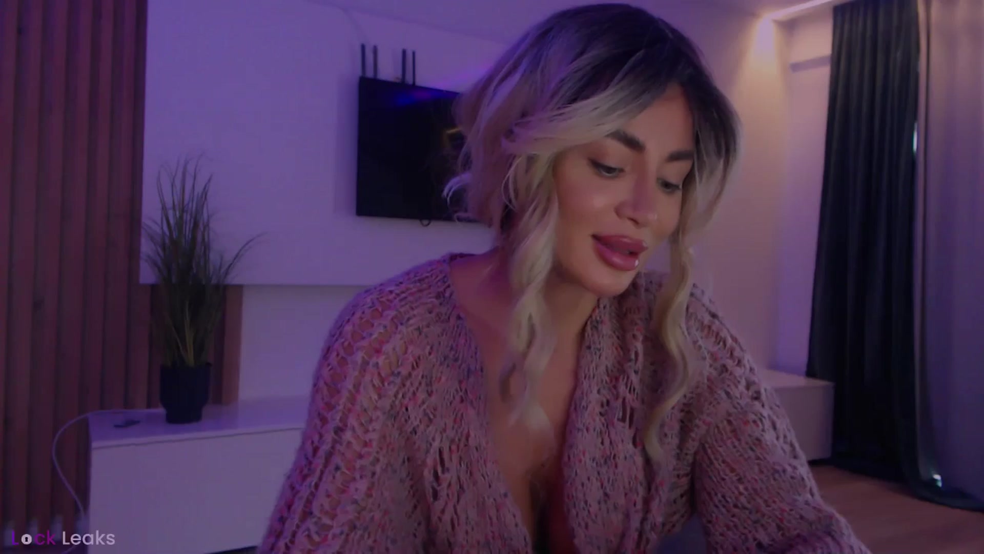 Gallery image thumbnail from Qu33n's myfreecams stream on, 03/19/2026, 07:44 image 10 of 20