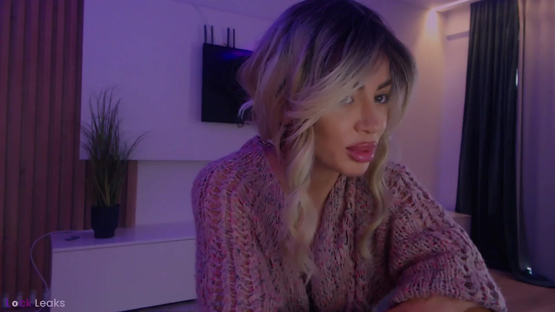Gallery image thumbnail from Qu33n's myfreecams stream on, 03/19/2026, 07:44 image 9 of 20