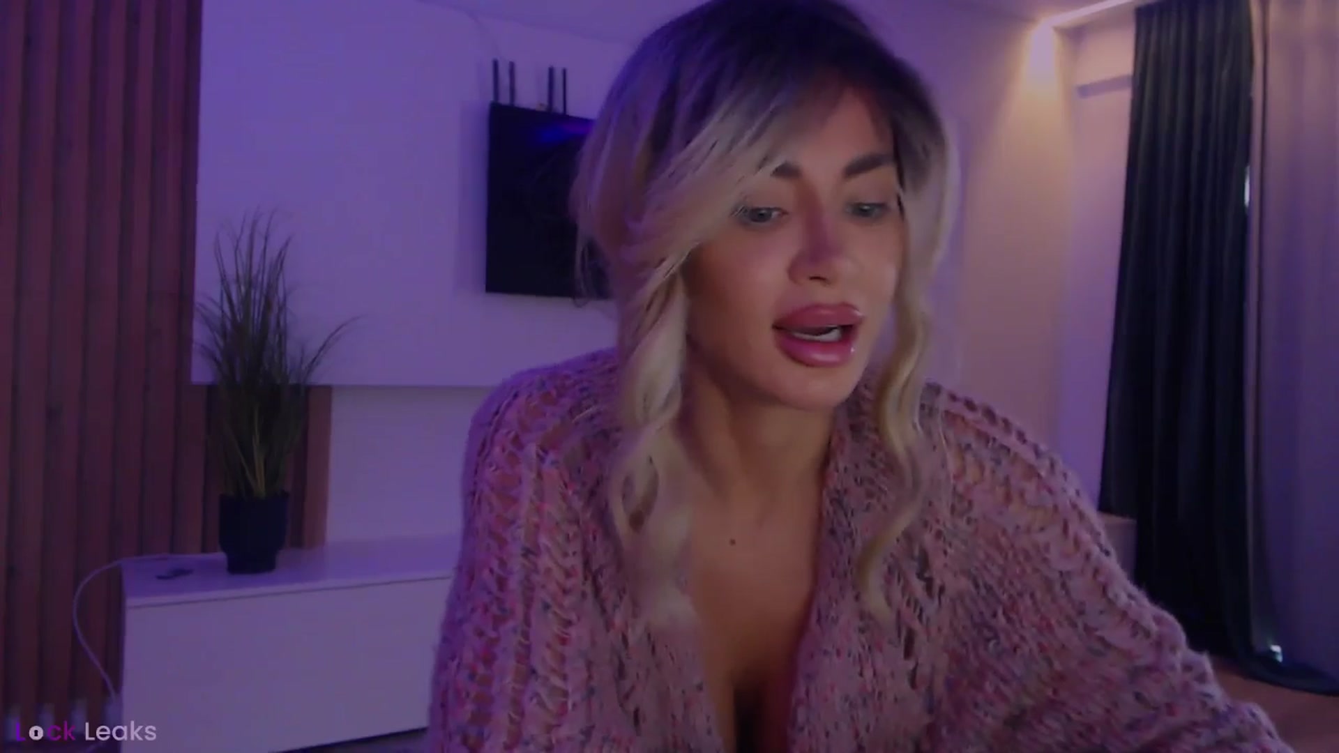 Gallery image thumbnail from Qu33n's myfreecams stream on, 03/19/2026, 07:44 image 8 of 20