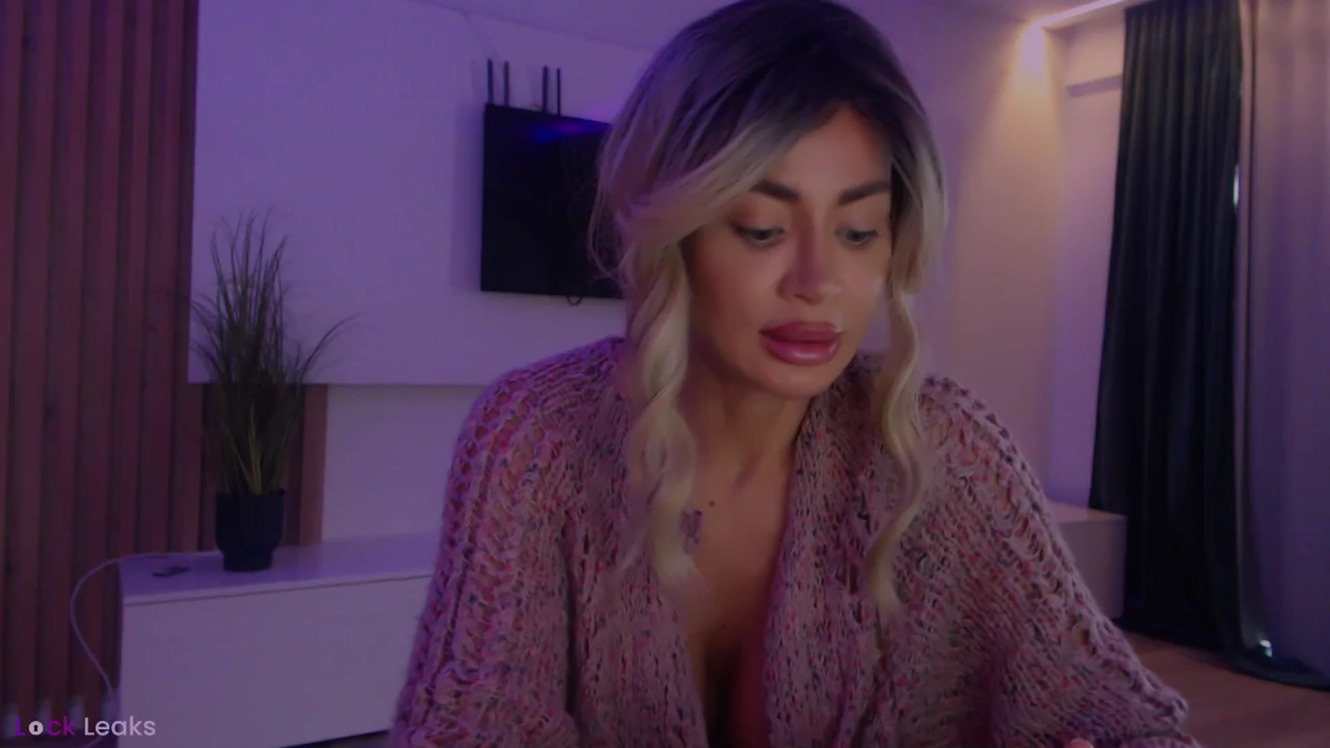 Gallery image thumbnail from Qu33n's myfreecams stream on, 03/19/2026, 07:44 image 15 of 20