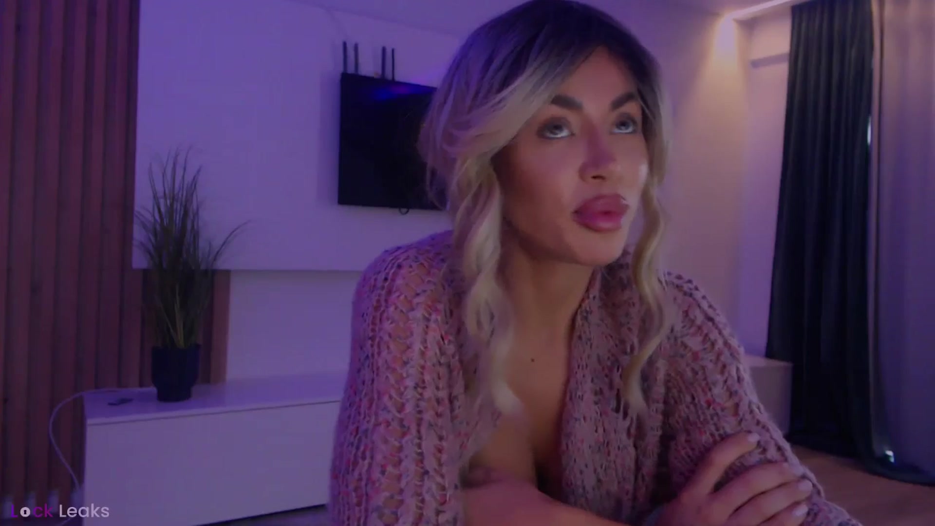 Gallery image thumbnail from Qu33n's myfreecams stream on, 03/19/2026, 07:44 image 11 of 20