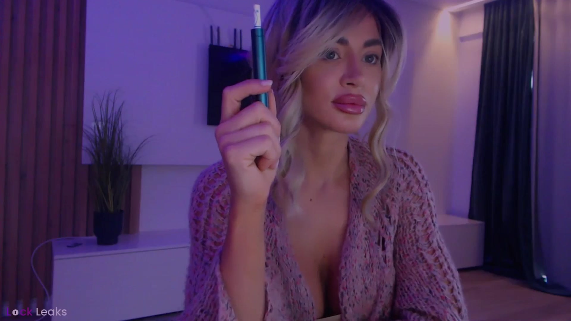 Gallery image thumbnail from Qu33n's myfreecams stream on, 03/19/2026, 07:44 image 6 of 20