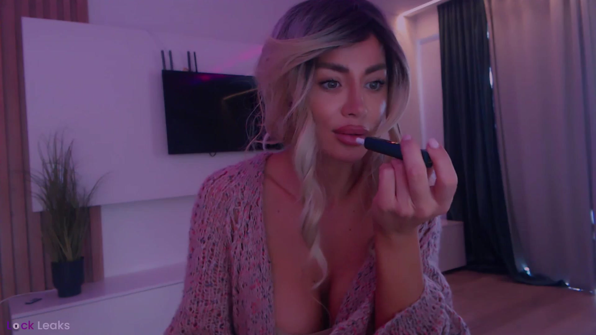 Gallery image thumbnail from Qu33n's myfreecams stream on, 03/19/2026, 10:34 image 16 of 20