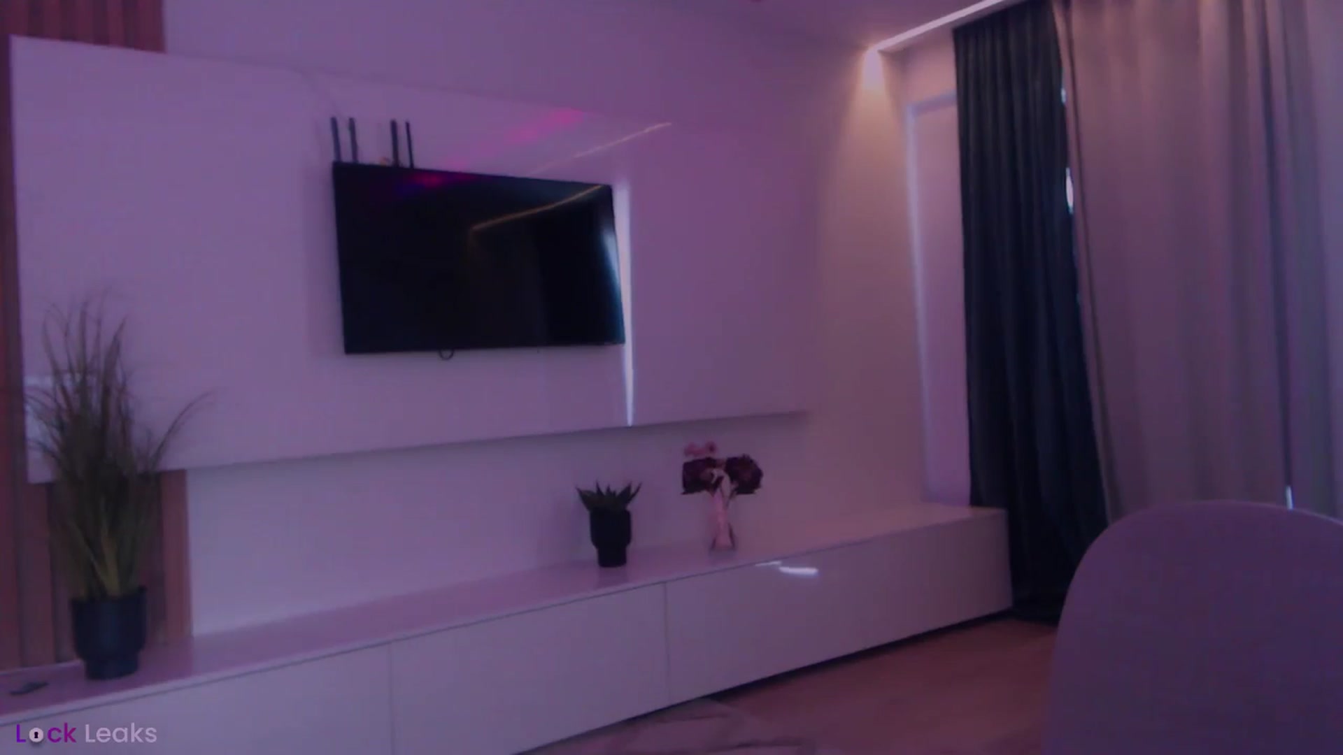Gallery image thumbnail from Qu33n's myfreecams stream on, 03/19/2026, 10:34 image 19 of 20