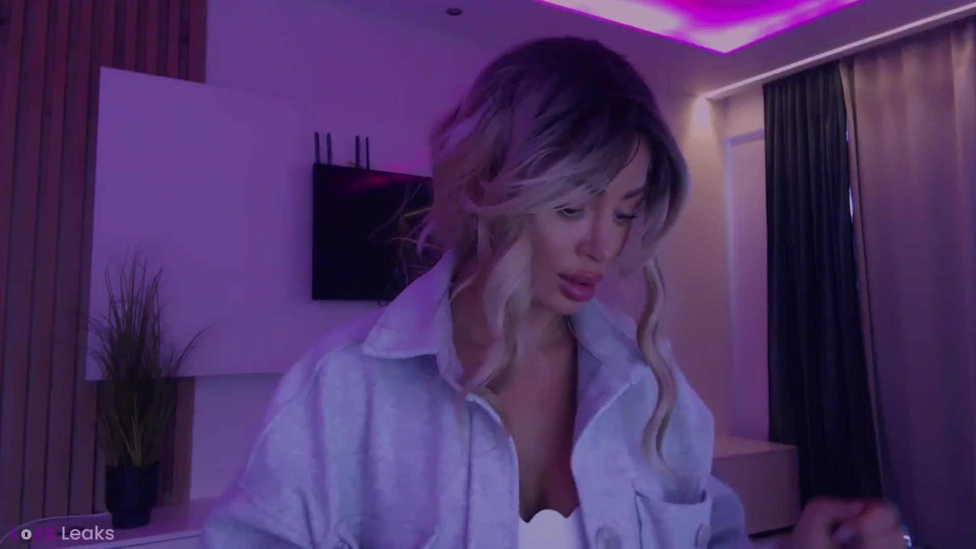 Gallery image thumbnail from Qu33n's myfreecams stream on, 03/24/2026, 08:46 image 2 of 20