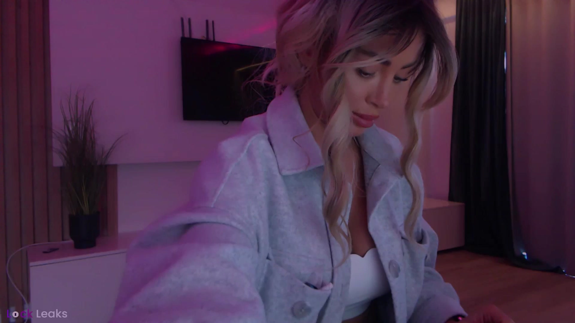 Gallery image thumbnail from Qu33n's myfreecams stream on, 03/24/2026, 08:46 image 5 of 20