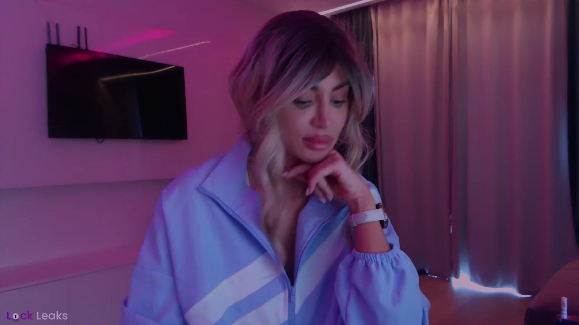 Gallery image thumbnail from Qu33n's myfreecams stream on, 03/25/2026, 10:17 image 1 of 20