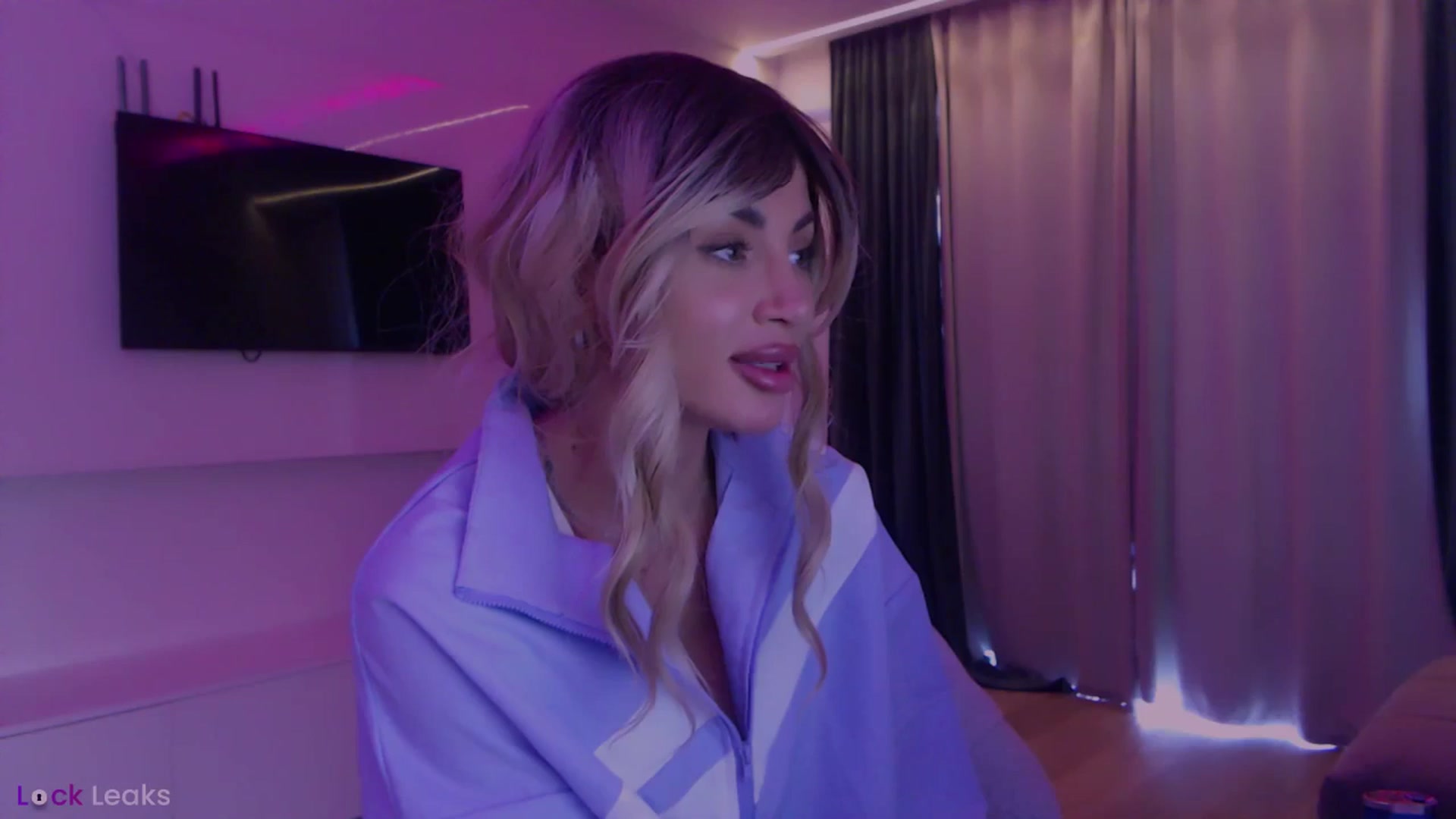 Gallery image thumbnail from Qu33n's myfreecams stream on, 03/25/2026, 10:17 image 20 of 20