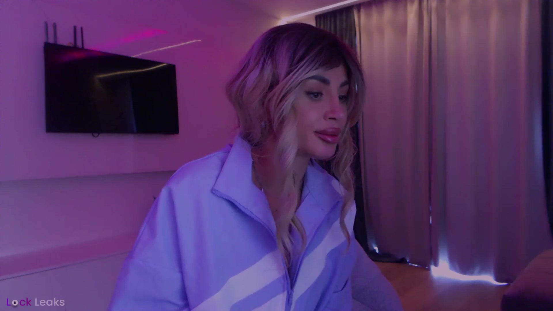Gallery image thumbnail from Qu33n's myfreecams stream on, 03/25/2026, 10:17 image 12 of 20