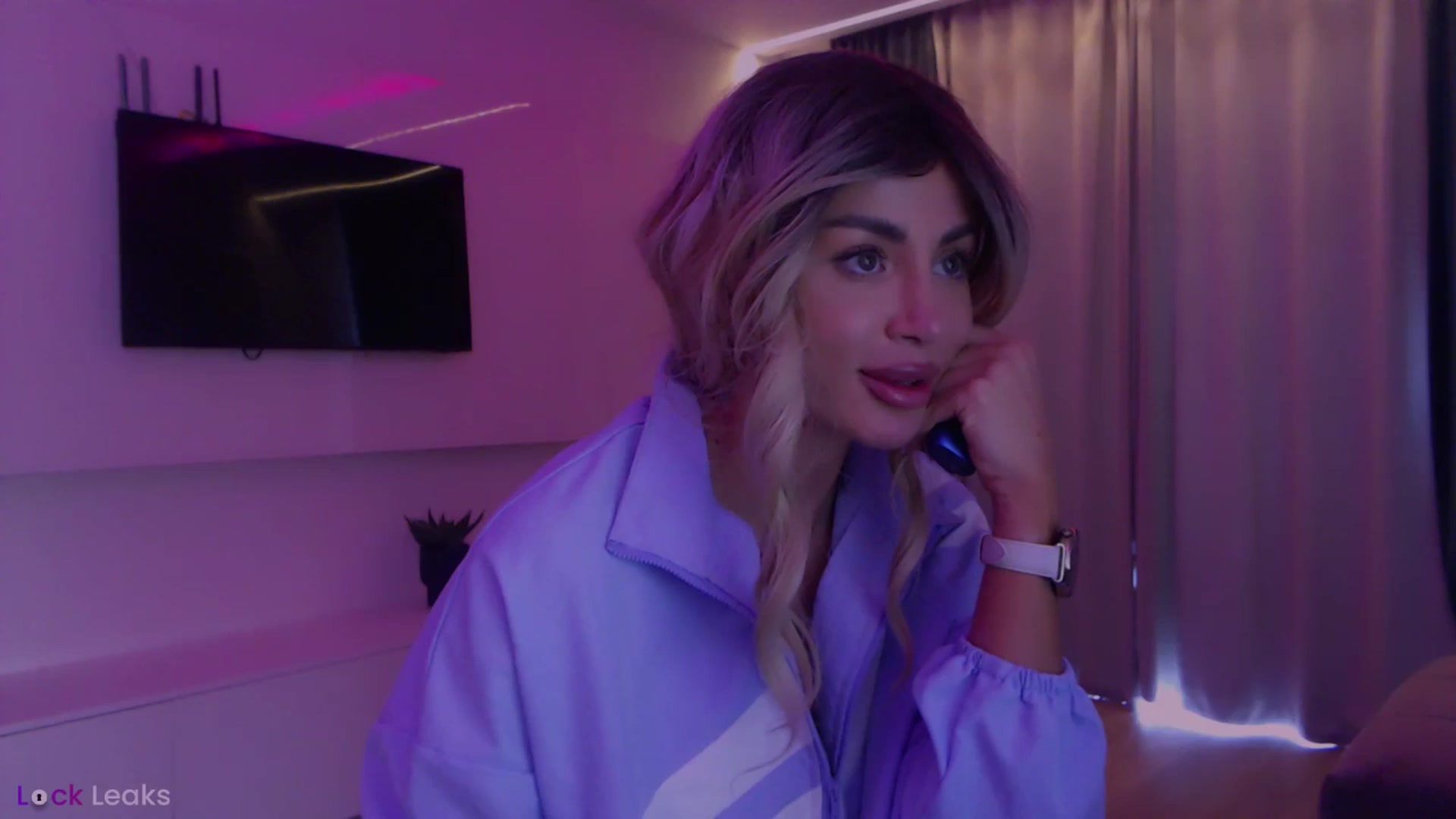 Gallery image thumbnail from Qu33n's myfreecams stream on, 03/25/2026, 10:17 image 8 of 20