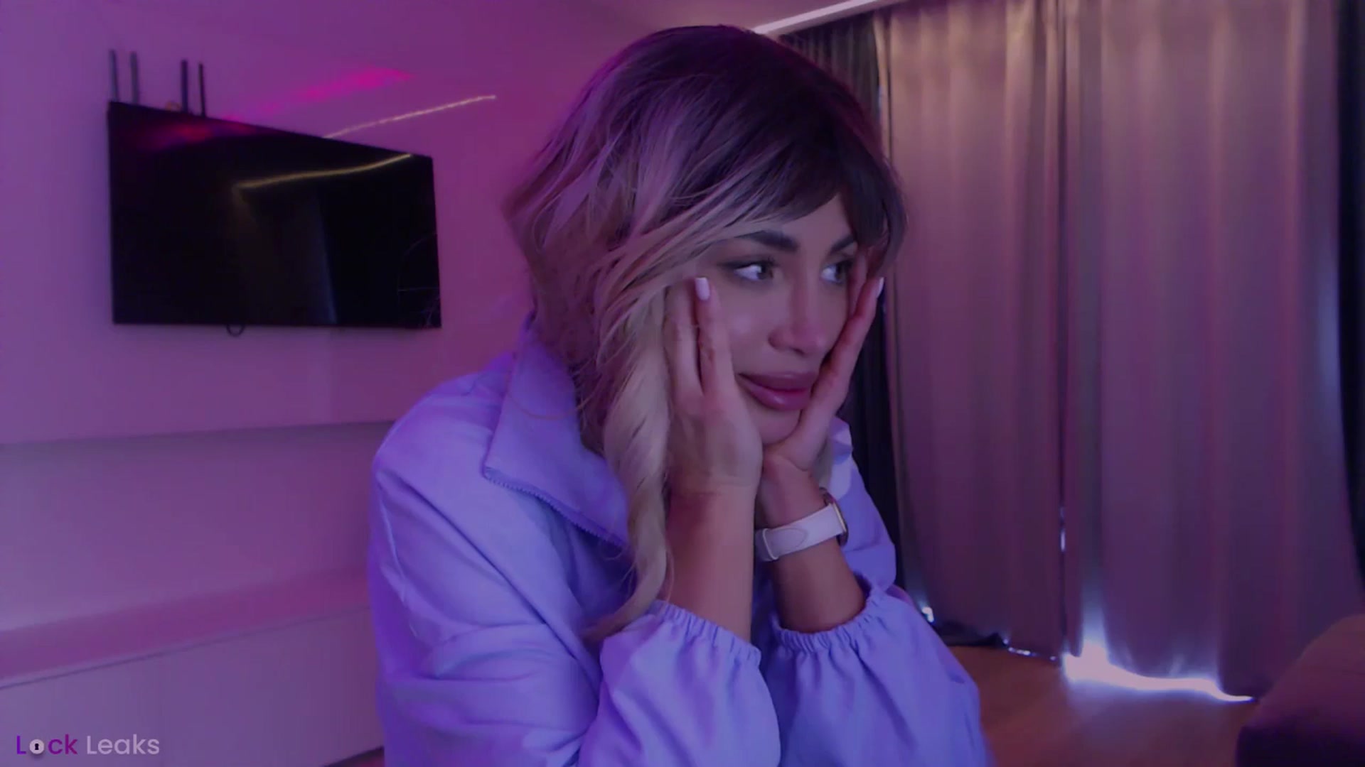 Gallery image thumbnail from Qu33n's myfreecams stream on, 03/25/2026, 10:17 image 13 of 20