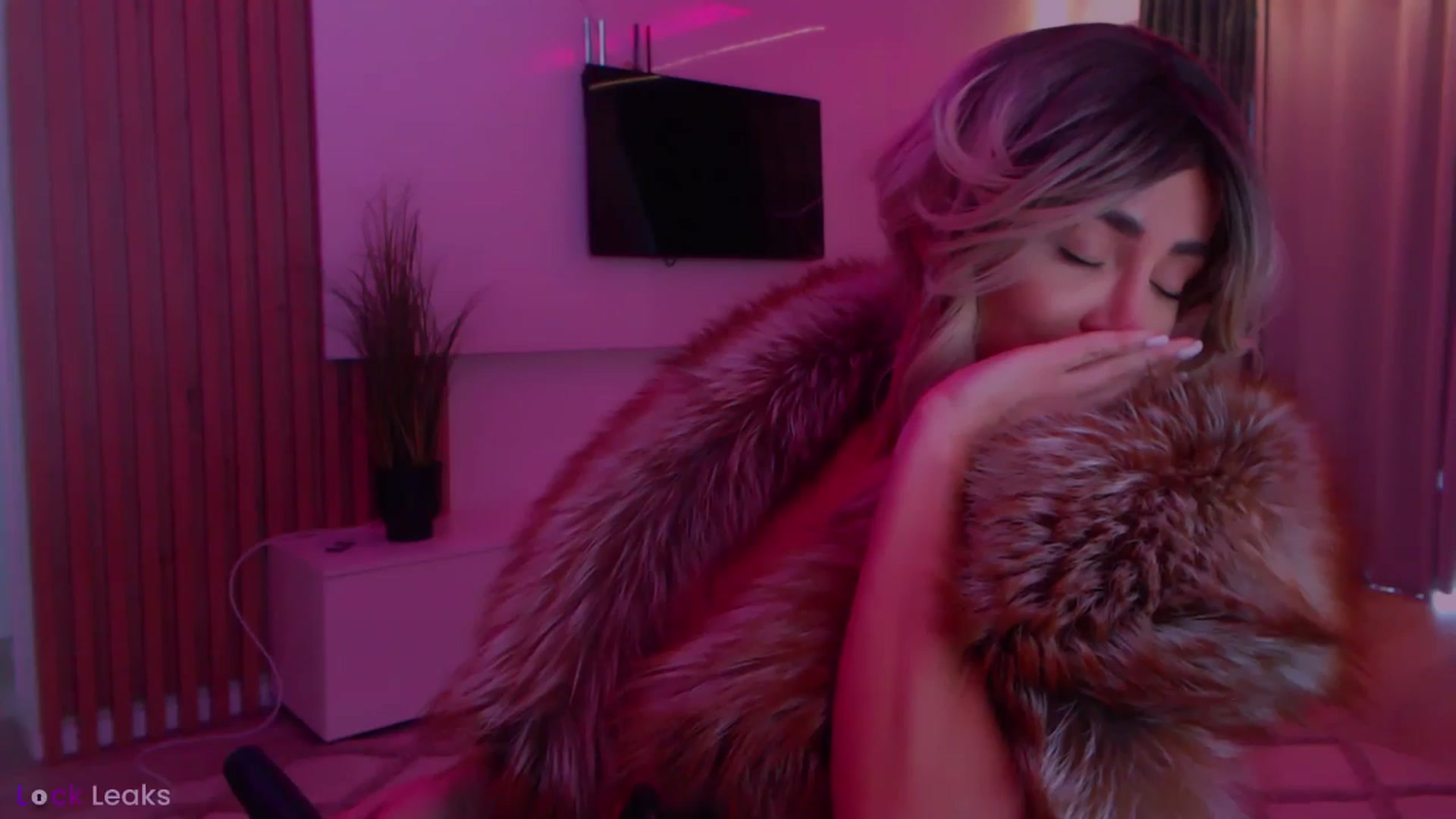 Gallery image thumbnail from Qu33n's myfreecams stream on, 03/29/2026, 10:41 image 5 of 20