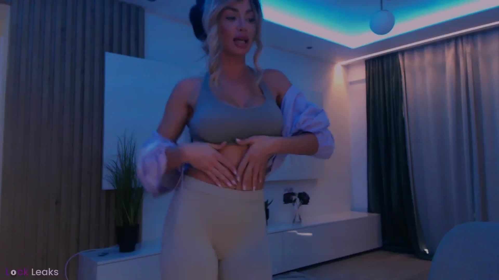Gallery image thumbnail from Qu33n's myfreecams stream on, 03/30/2026, 11:02 image 11 of 20
