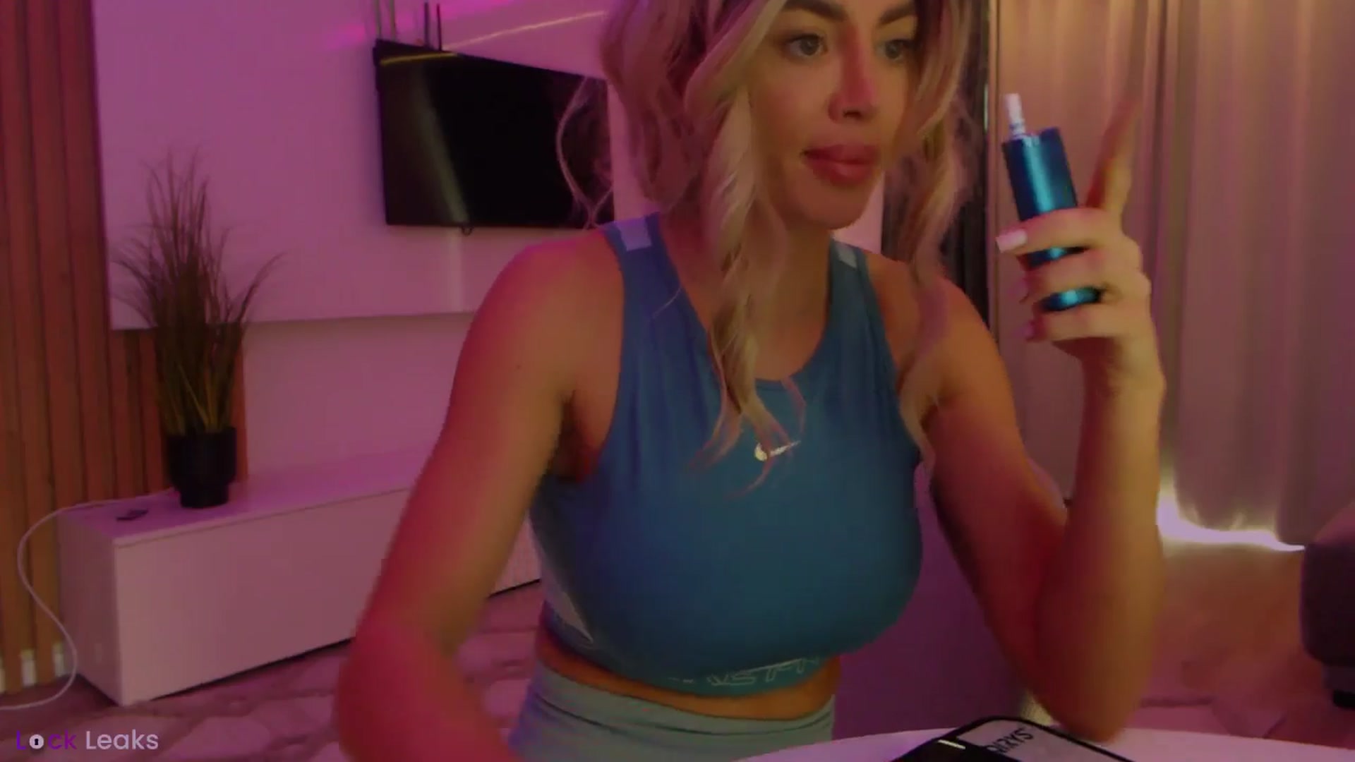 Gallery image thumbnail from Qu33n's myfreecams stream on, 03/31/2026, 09:41 image 19 of 20