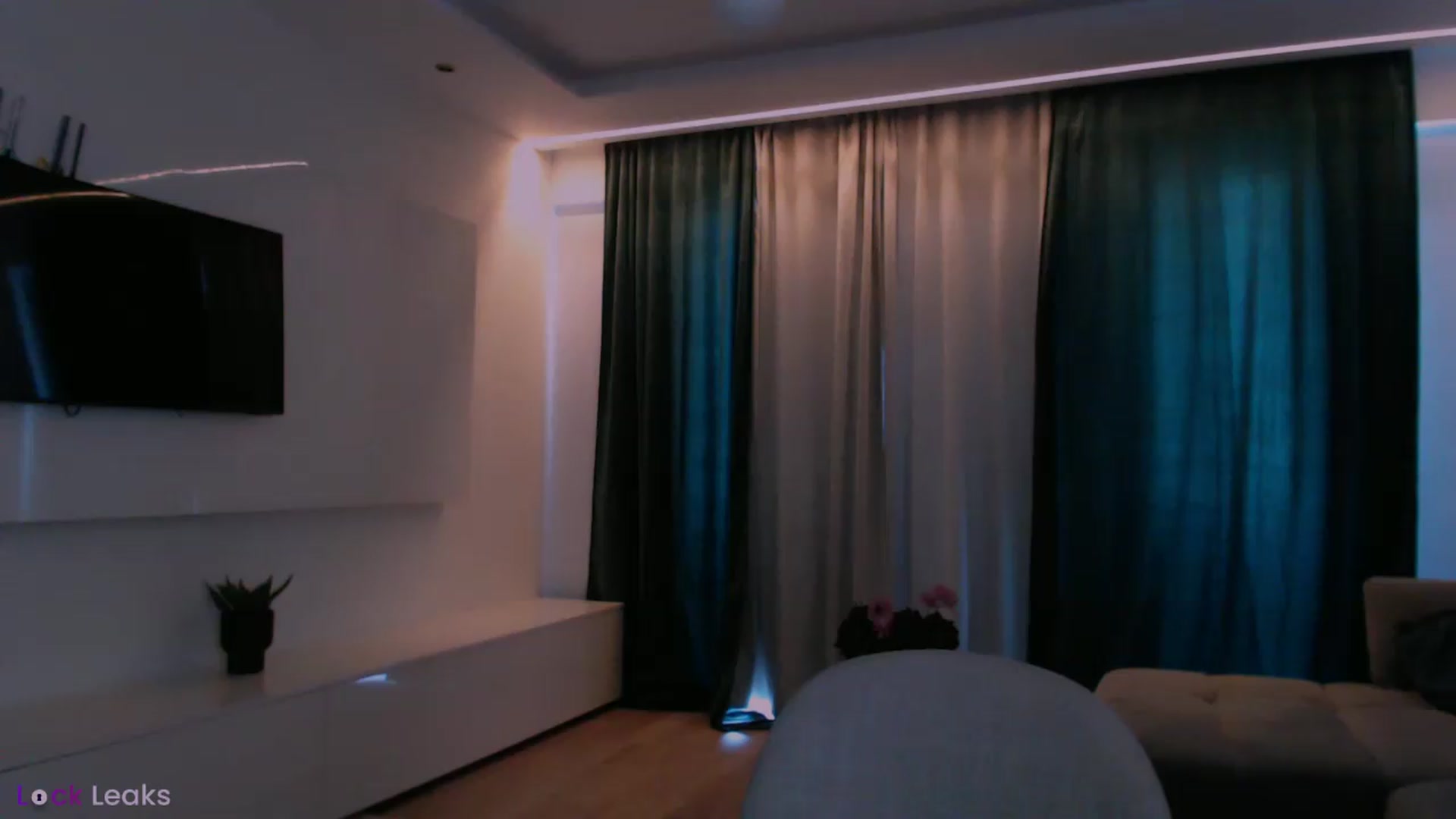 Gallery image thumbnail from Qu33n's myfreecams stream on, 05/15/2026, 09:38 image 8 of 20