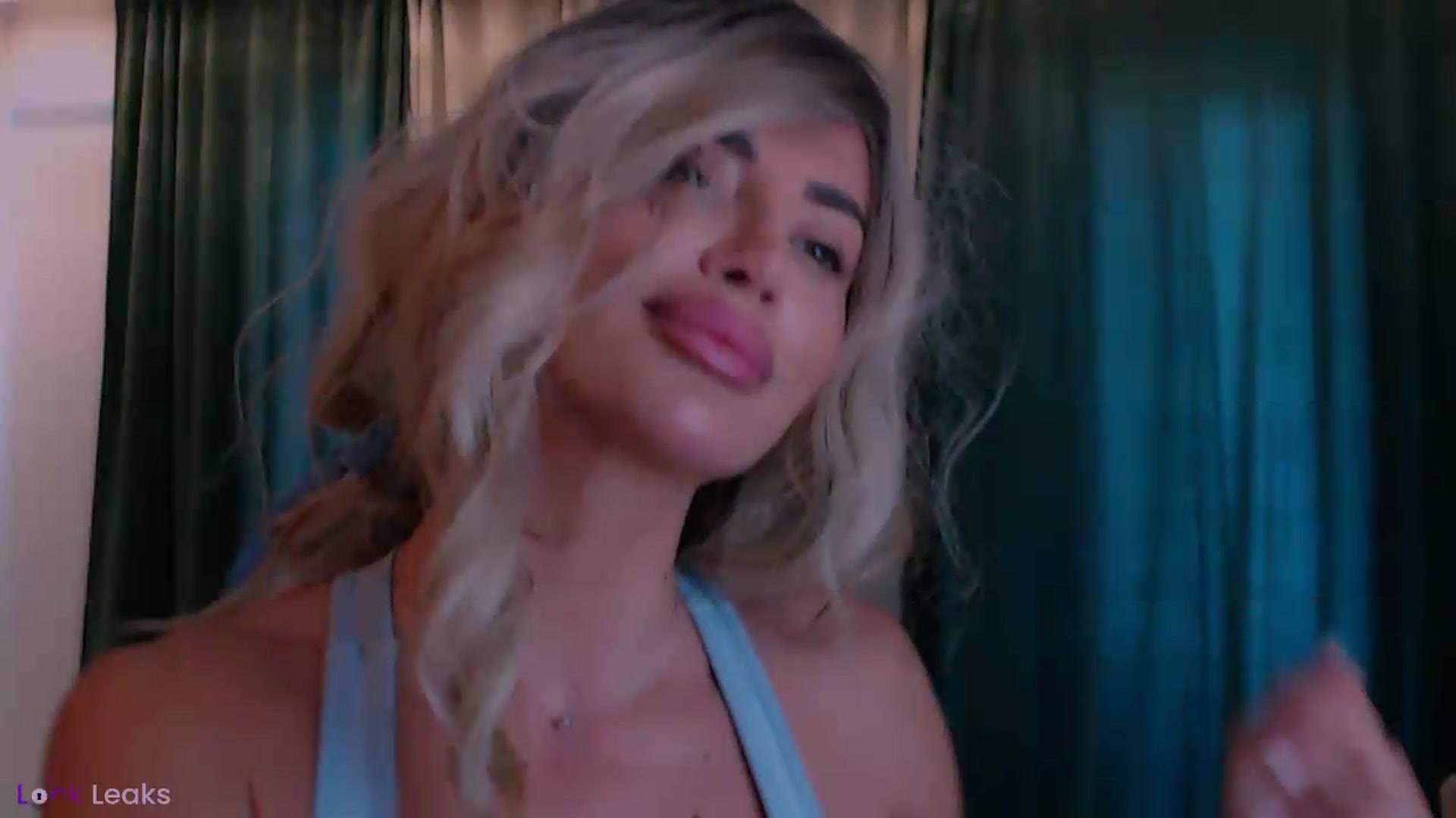 Gallery image thumbnail from Qu33n's myfreecams stream on, 05/15/2026, 10:10 image 15 of 20
