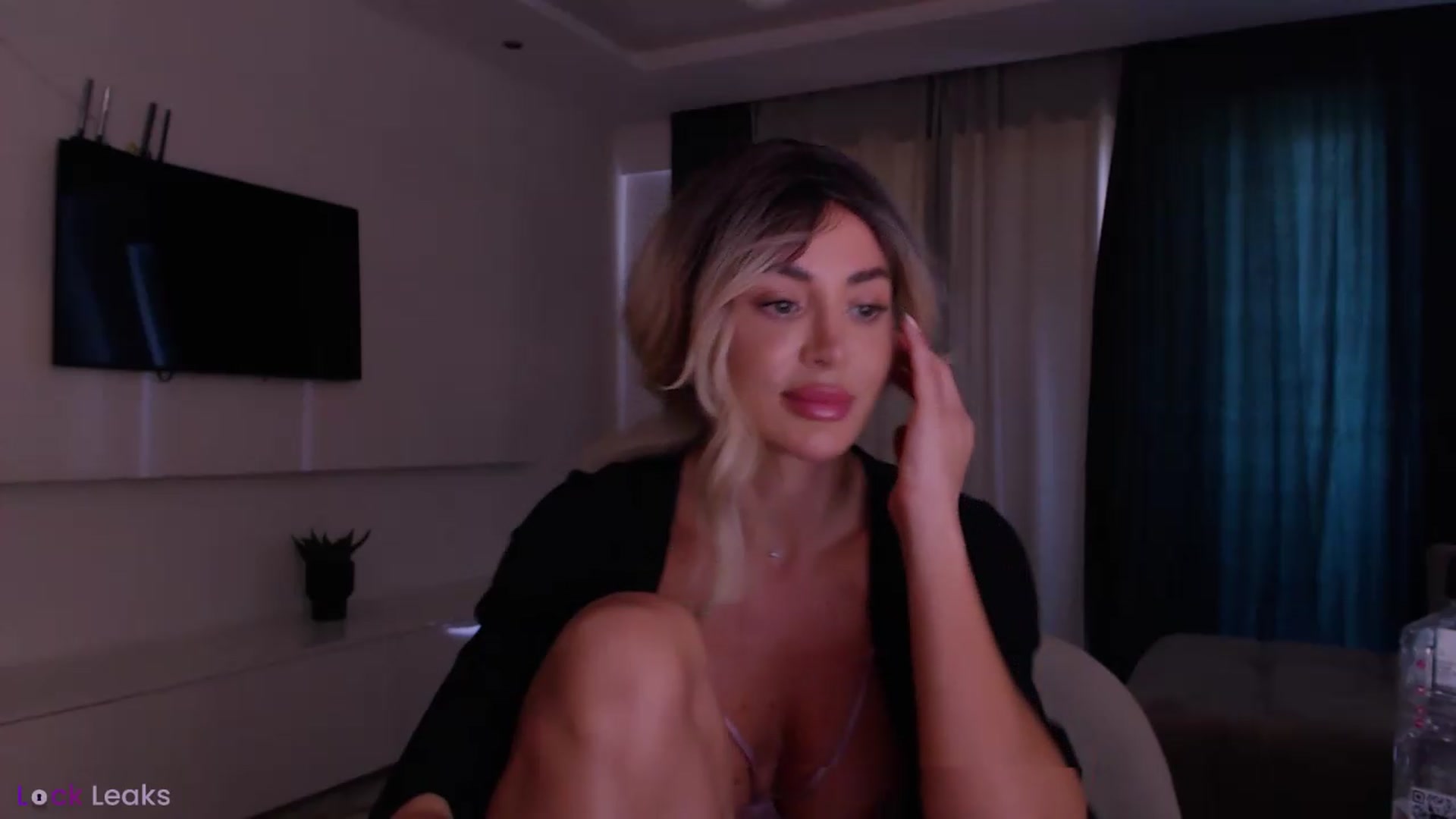 Gallery image thumbnail from Qu33n's myfreecams stream on, 05/16/2026, 10:50 image 4 of 20