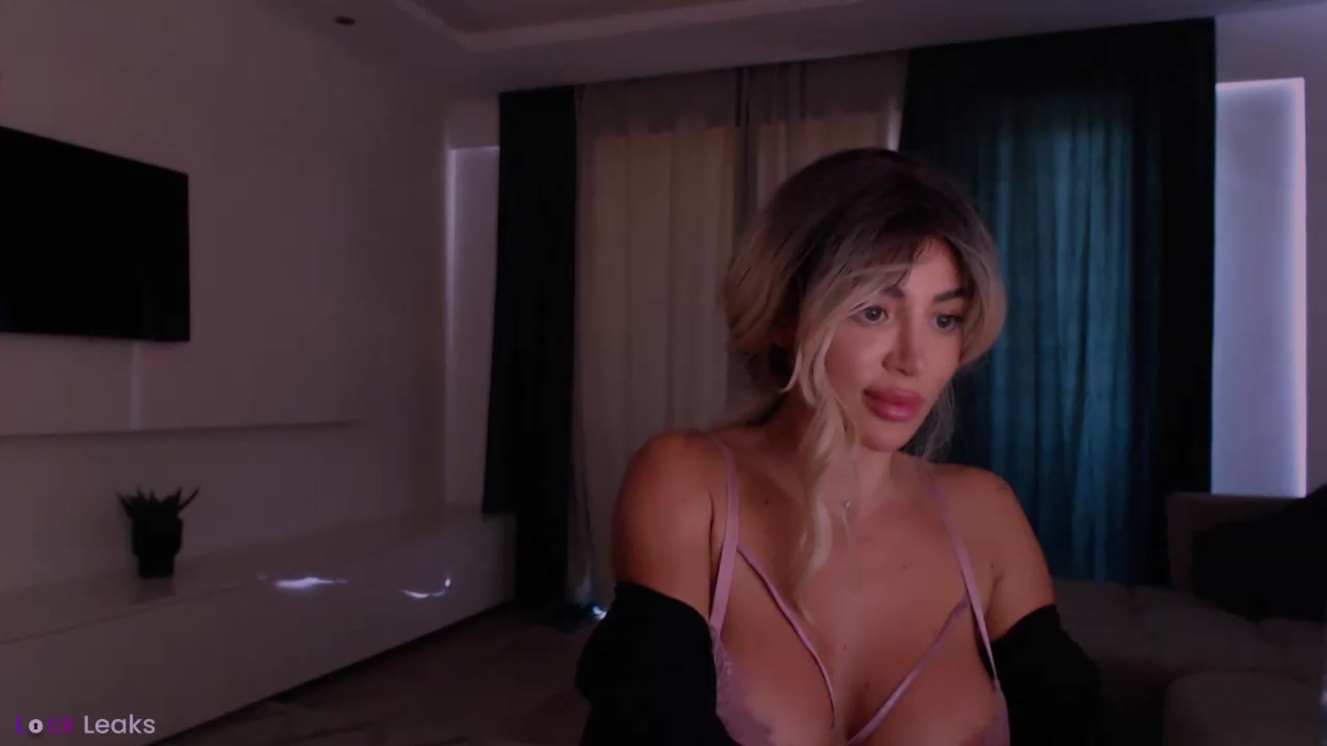 Gallery image thumbnail from Qu33n's myfreecams stream on, 05/16/2026, 10:50 image 10 of 20