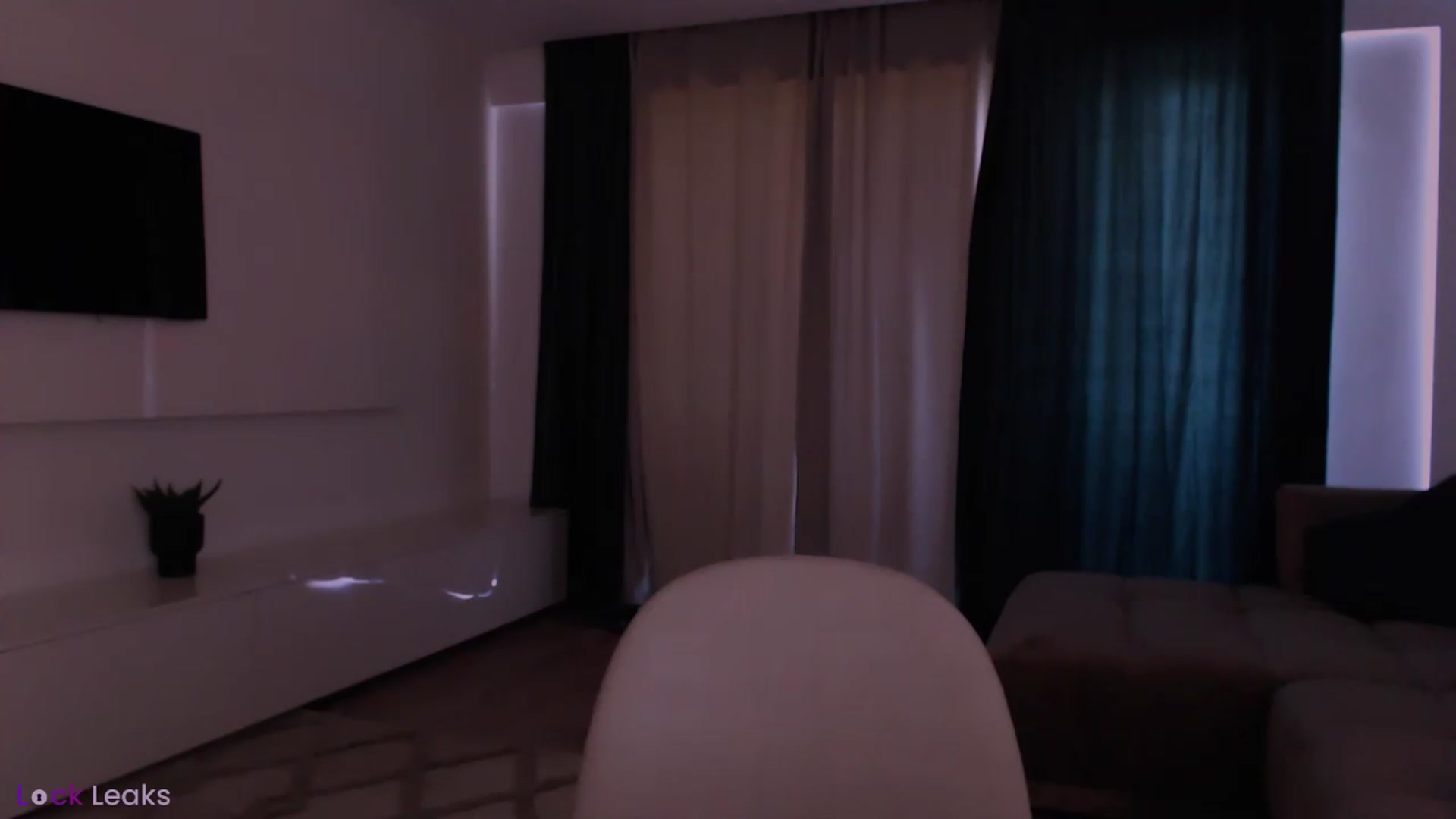 Gallery image thumbnail from Qu33n's myfreecams stream on, 05/16/2026, 10:50 image 12 of 20