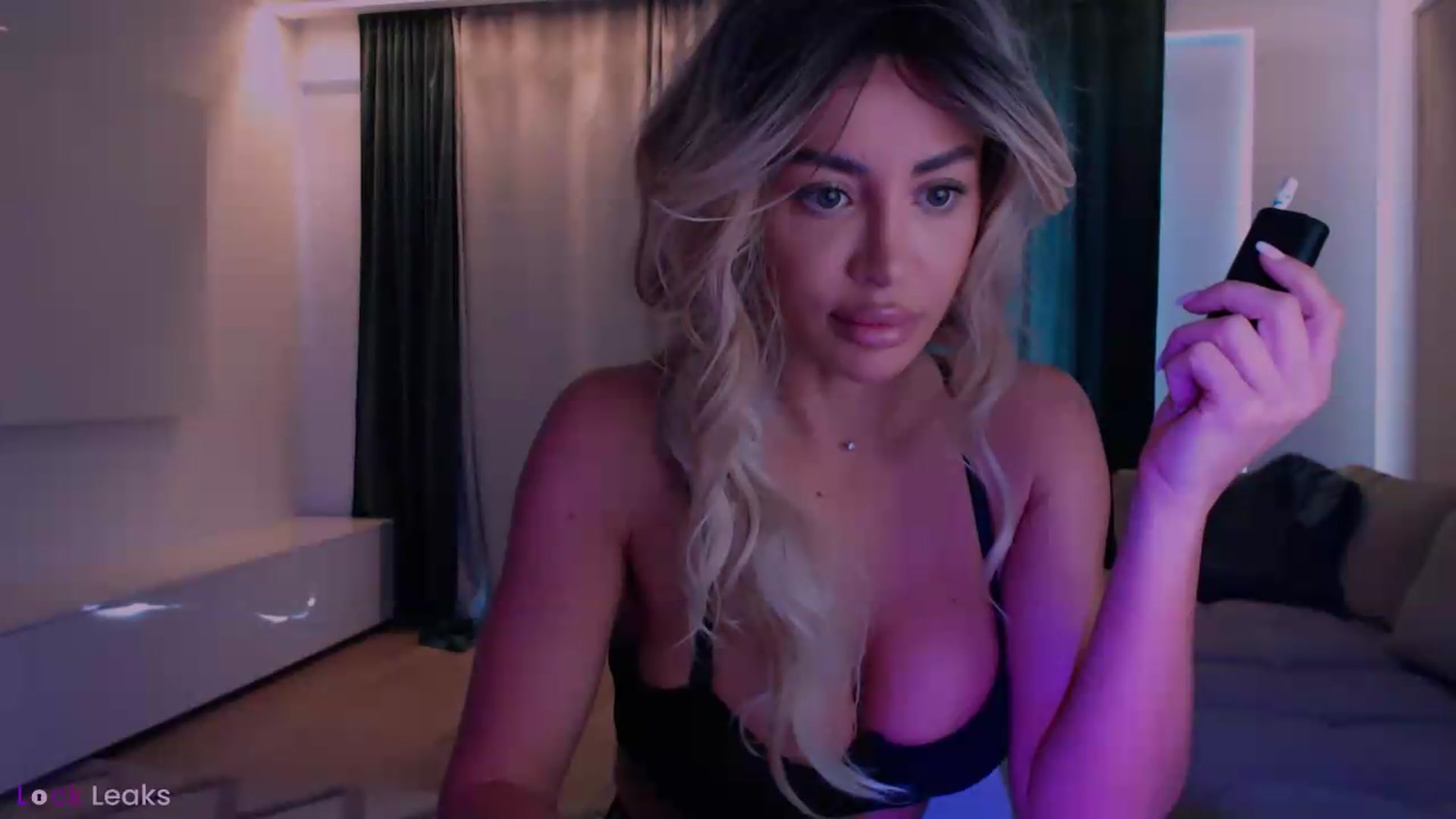 Gallery image thumbnail from Qu33n's myfreecams stream on, 05/21/2026, 06:57 image 4 of 20
