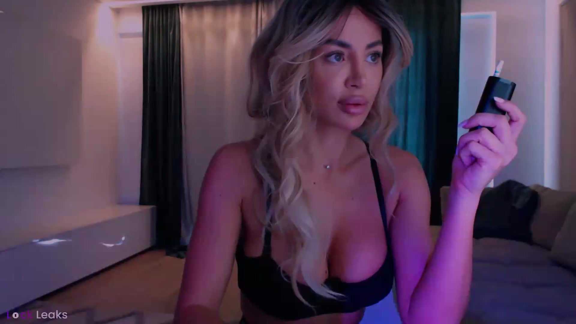 Gallery image thumbnail from Qu33n's myfreecams stream on, 05/21/2026, 06:57 image 3 of 20